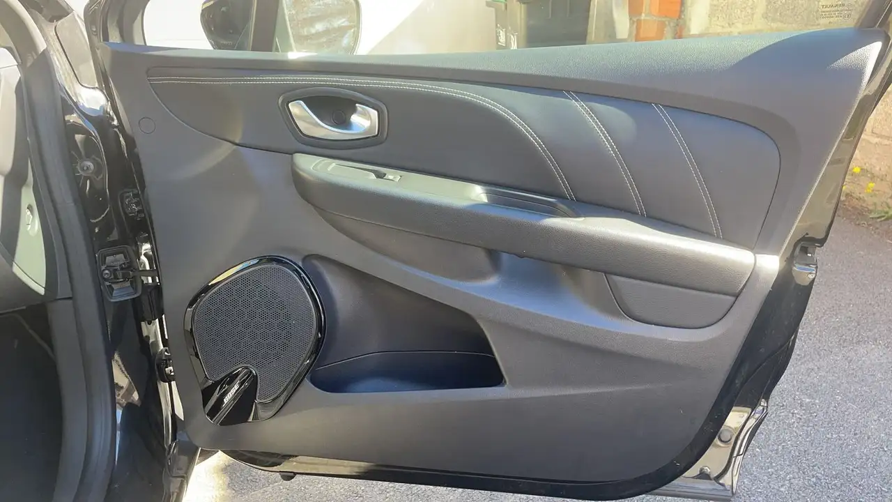 Renault Clio Citadine 5 portes — photo 22