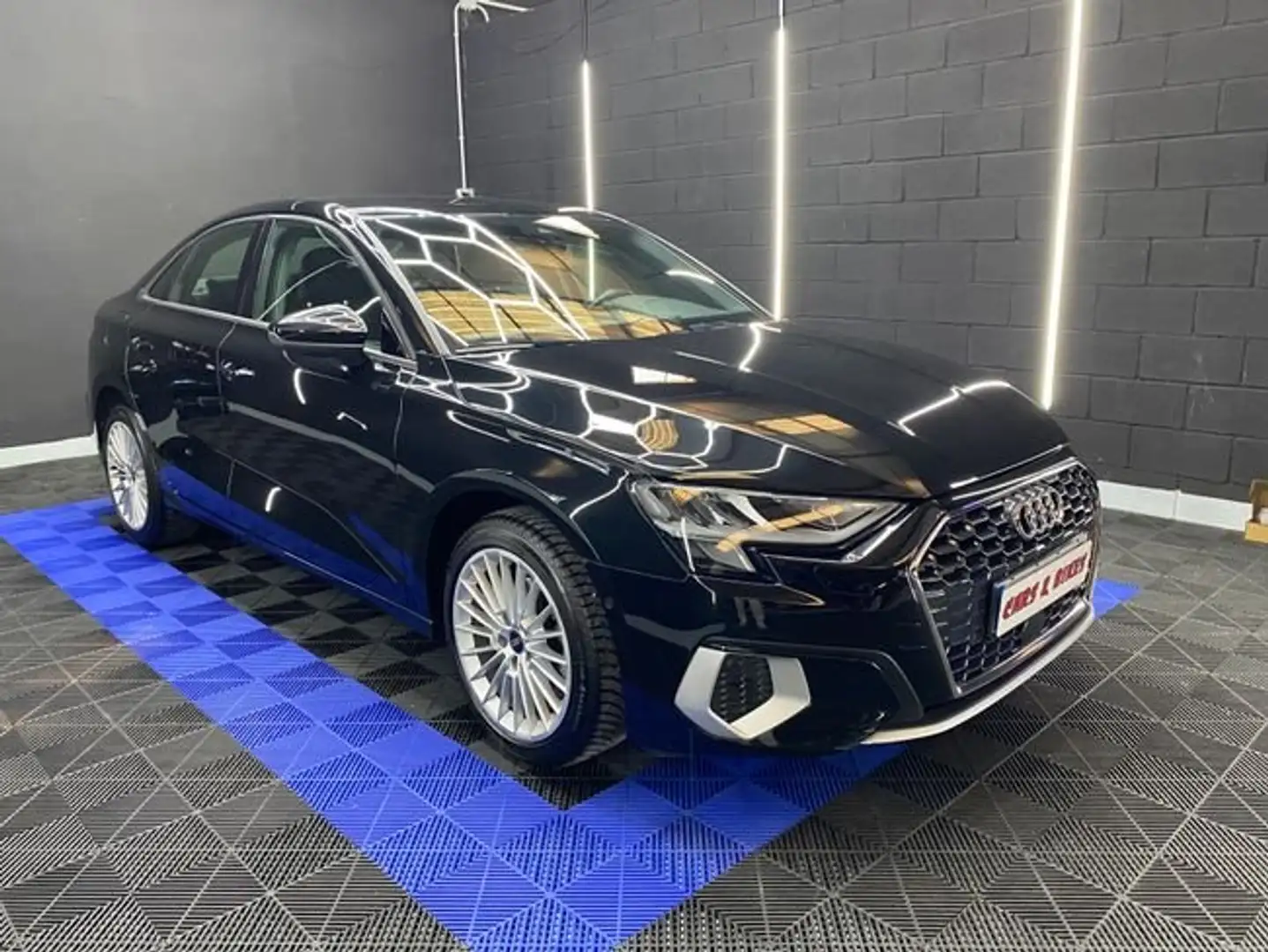 Audi A3 Sedán 30 TFSI Schwarz - 1