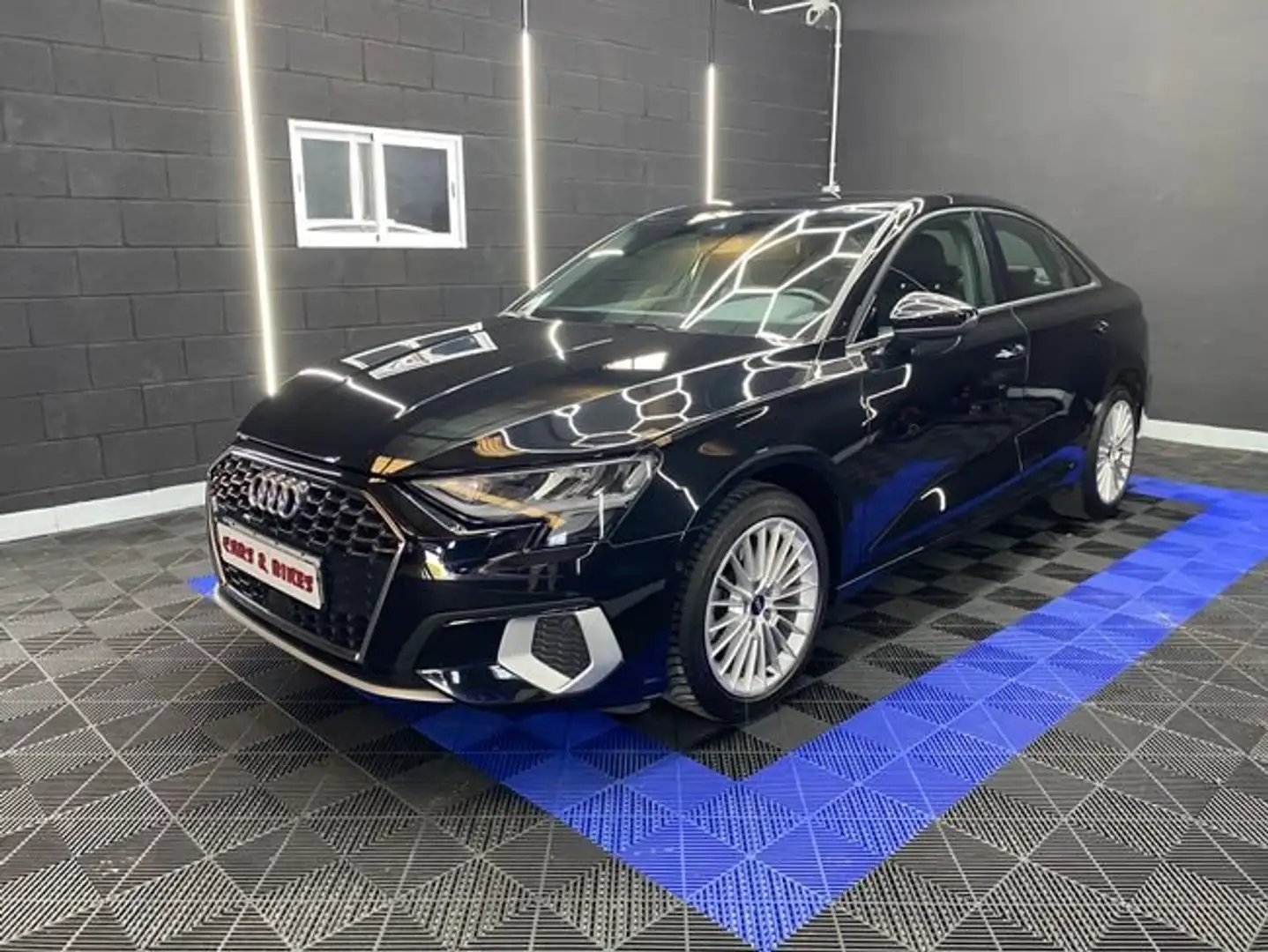 Audi A3 Sedán 30 TFSI Schwarz - 2