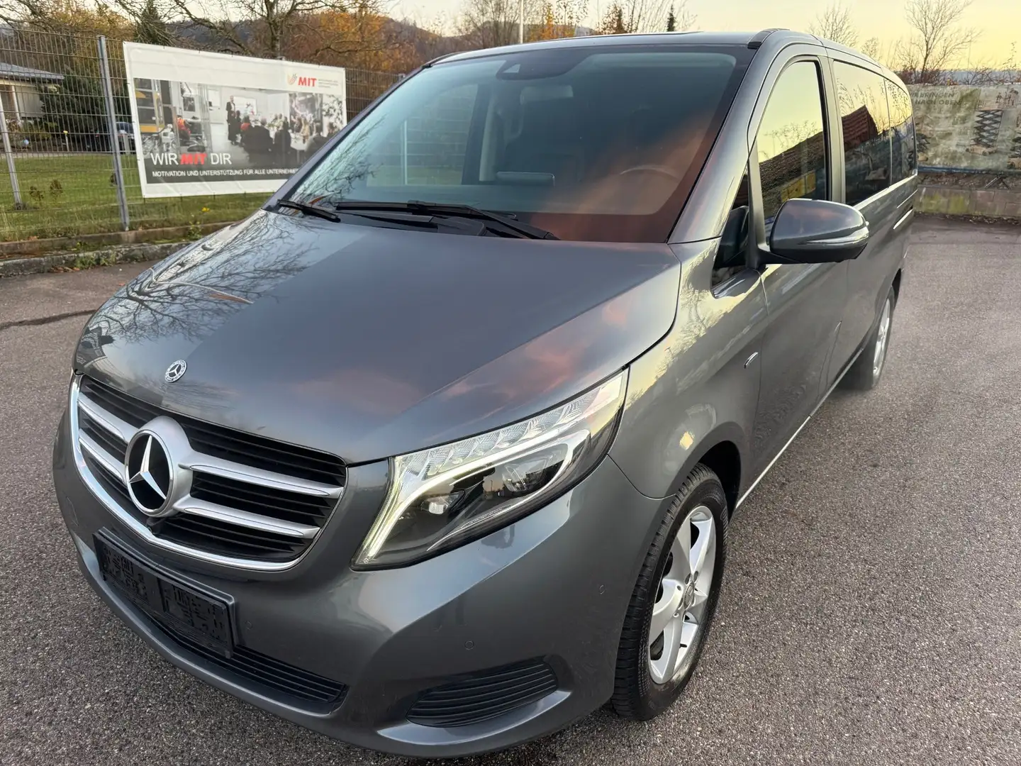 Mercedes-Benz V 250 d lang 4Matic 7G Avantgarde TOP-AUSSTATTUNG/1.HAND Grau - 1