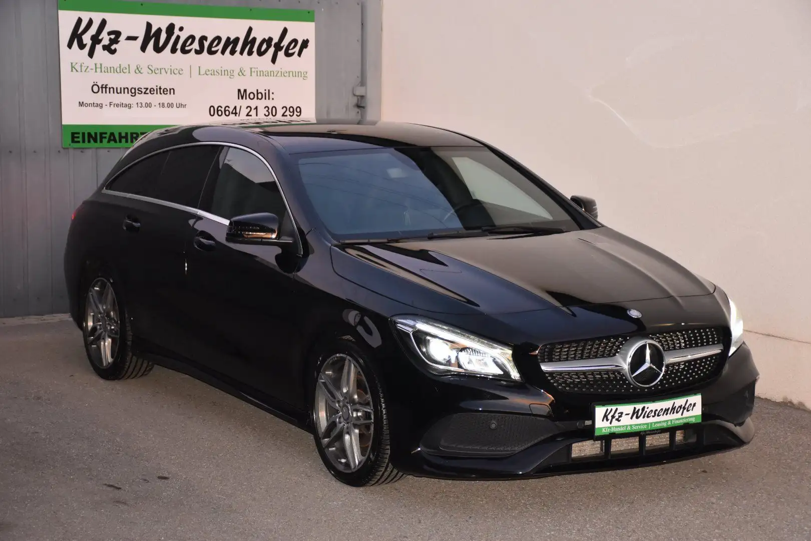 Mercedes-Benz CLA 180 CLA-Klasse CLA 180 CDI d Shooting Brake AMG Line Schwarz - 1