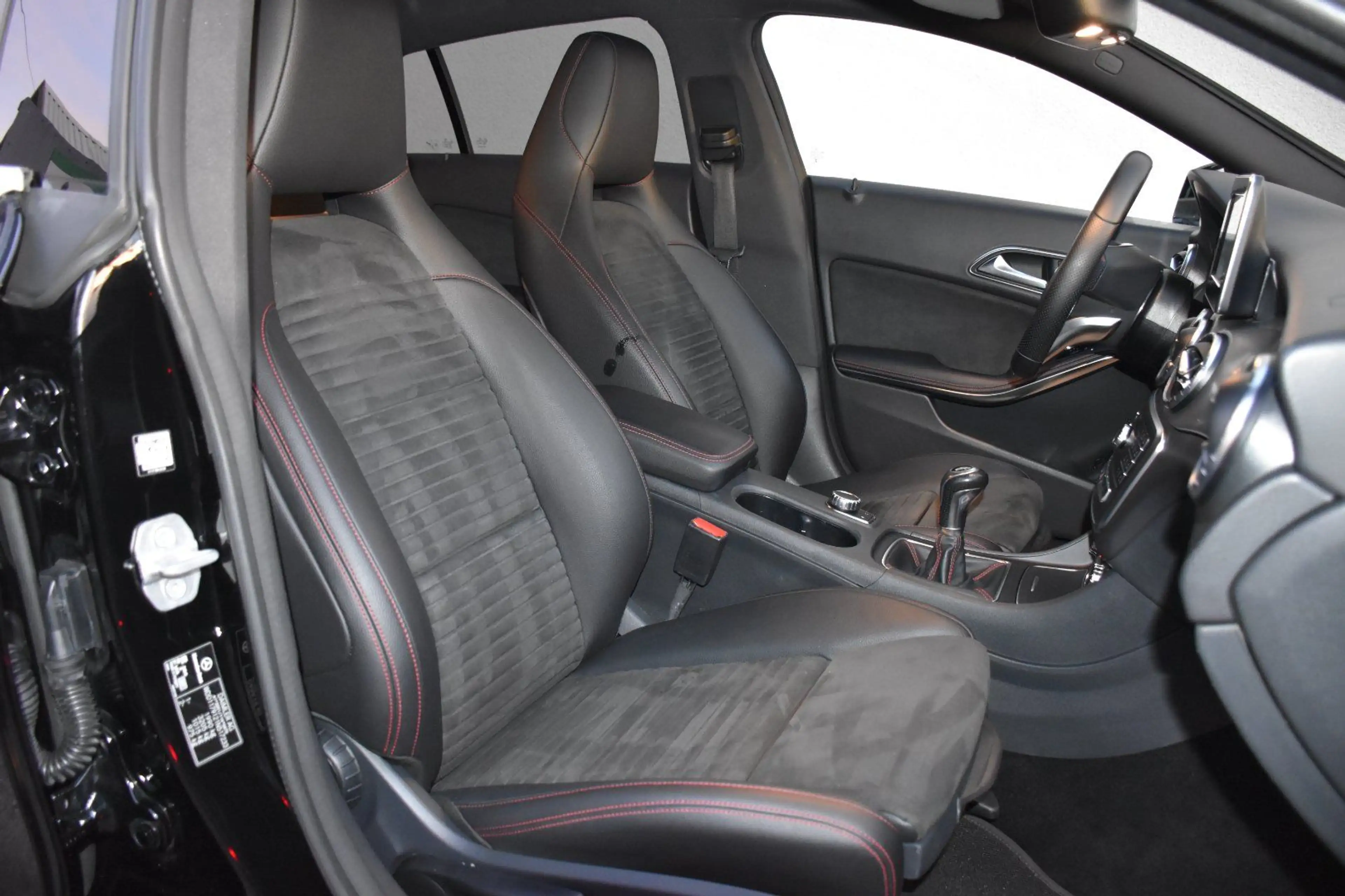 Mercedes-Benz CLA 180 CLA-Klasse CLA 180 CDI d Shooting Brake AMG Line — photo 23