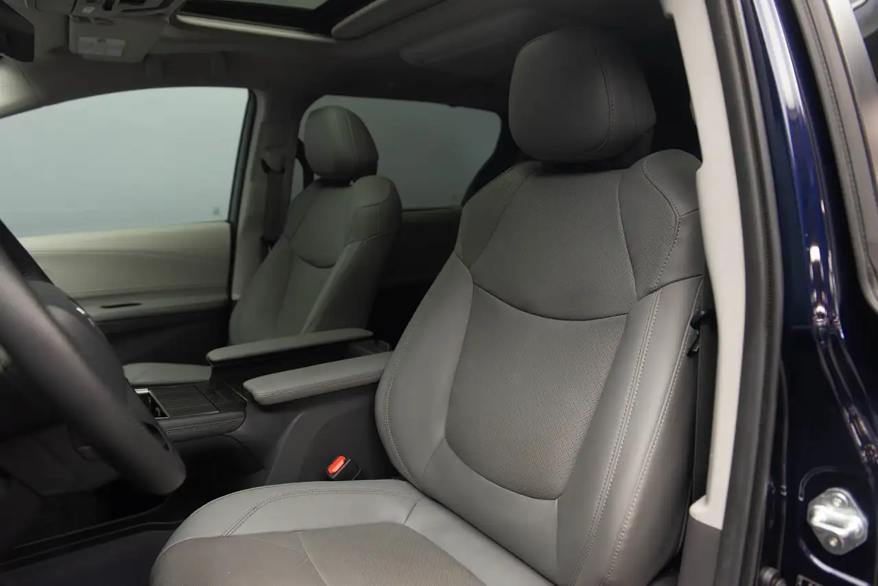 Toyota Sienna снимка Toyota Sienna