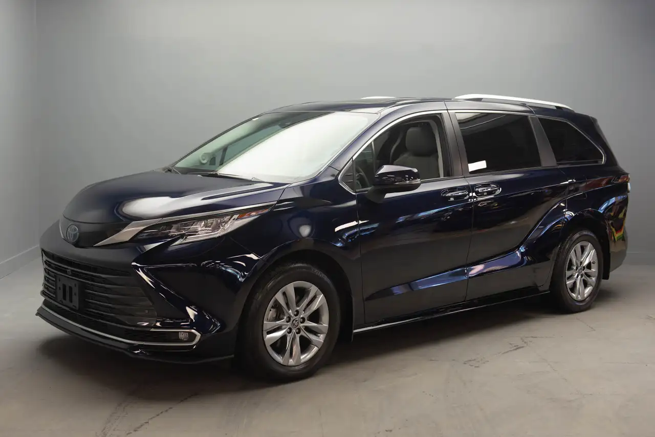 Toyota Sienna снимка Toyota Sienna