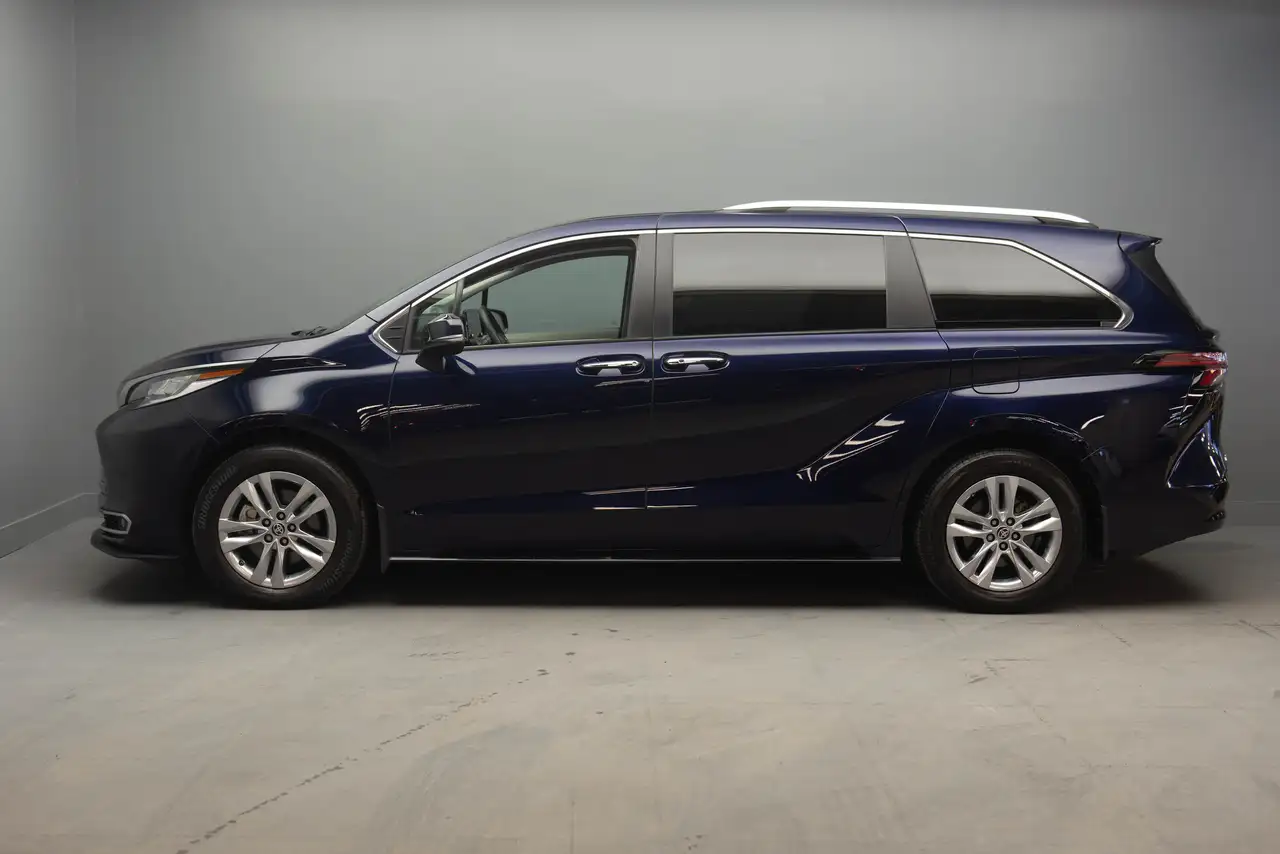 Toyota Sienna снимка Toyota Sienna