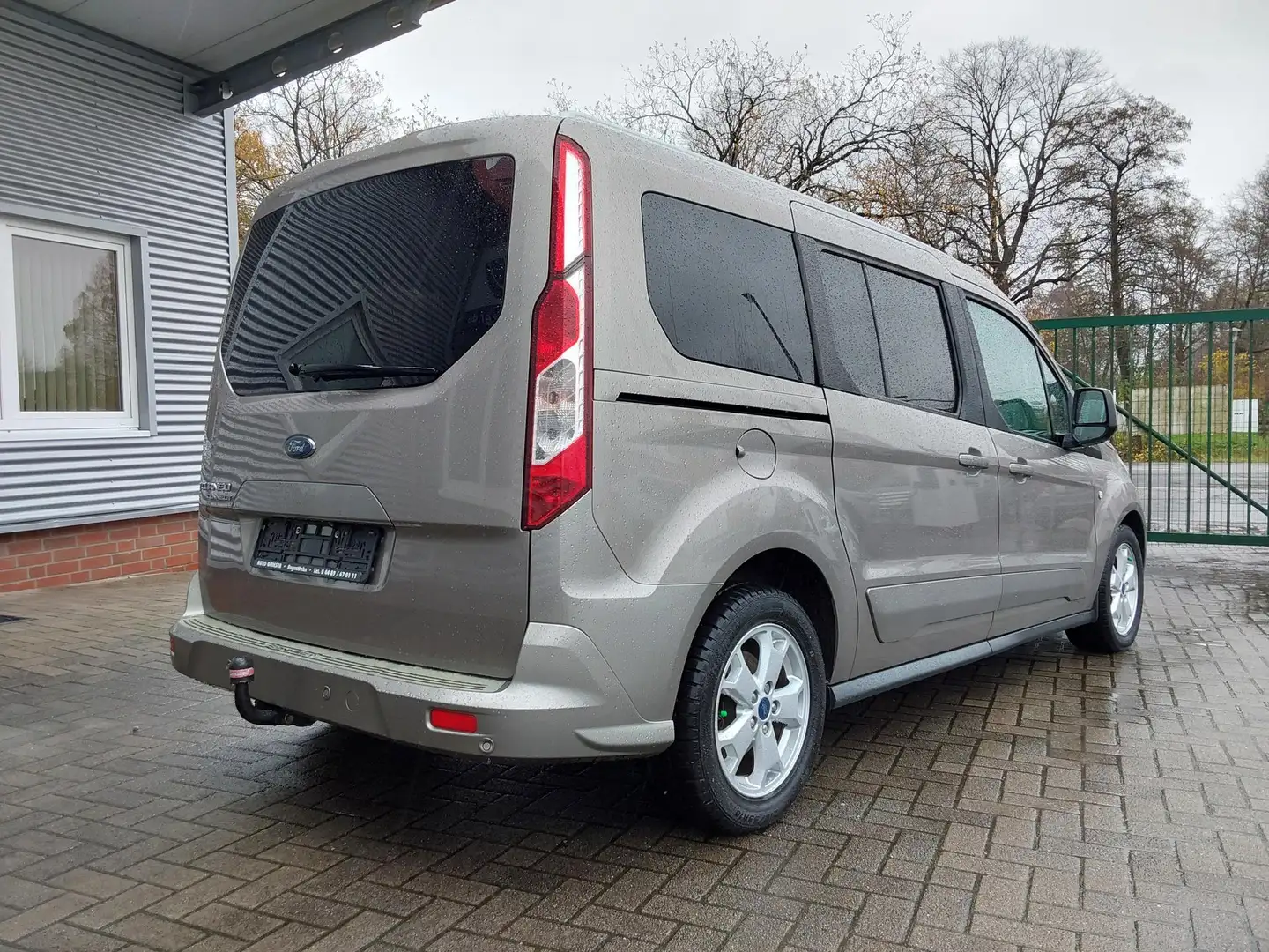Ford Grand Tourneo 1.5 TDCi Connect Titanium AHK/SHZ/PDC/KAM 88 kW... Plateado - 2
