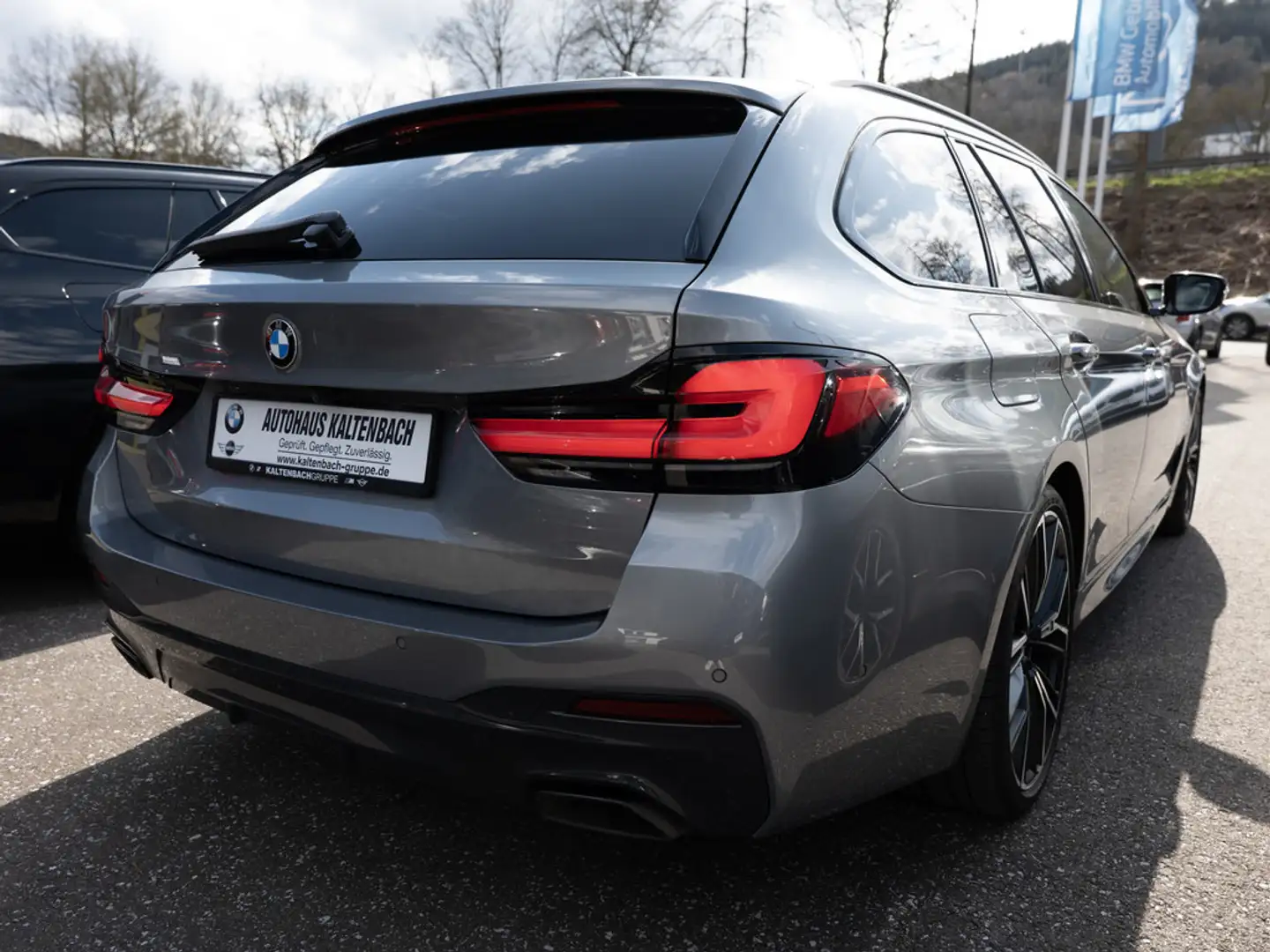 BMW 530 d Touring xDrive M-Sport AHK STANDHZ HUD Gris - 2