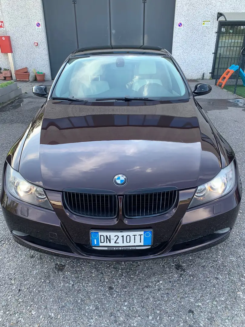 BMW 320 Serie 3 E90 Berlina 320i Attiva 170cv Rosso - 2