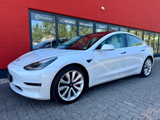 Tesla Model 3 Long Range AWD*19"*trailer hitch*VAT*