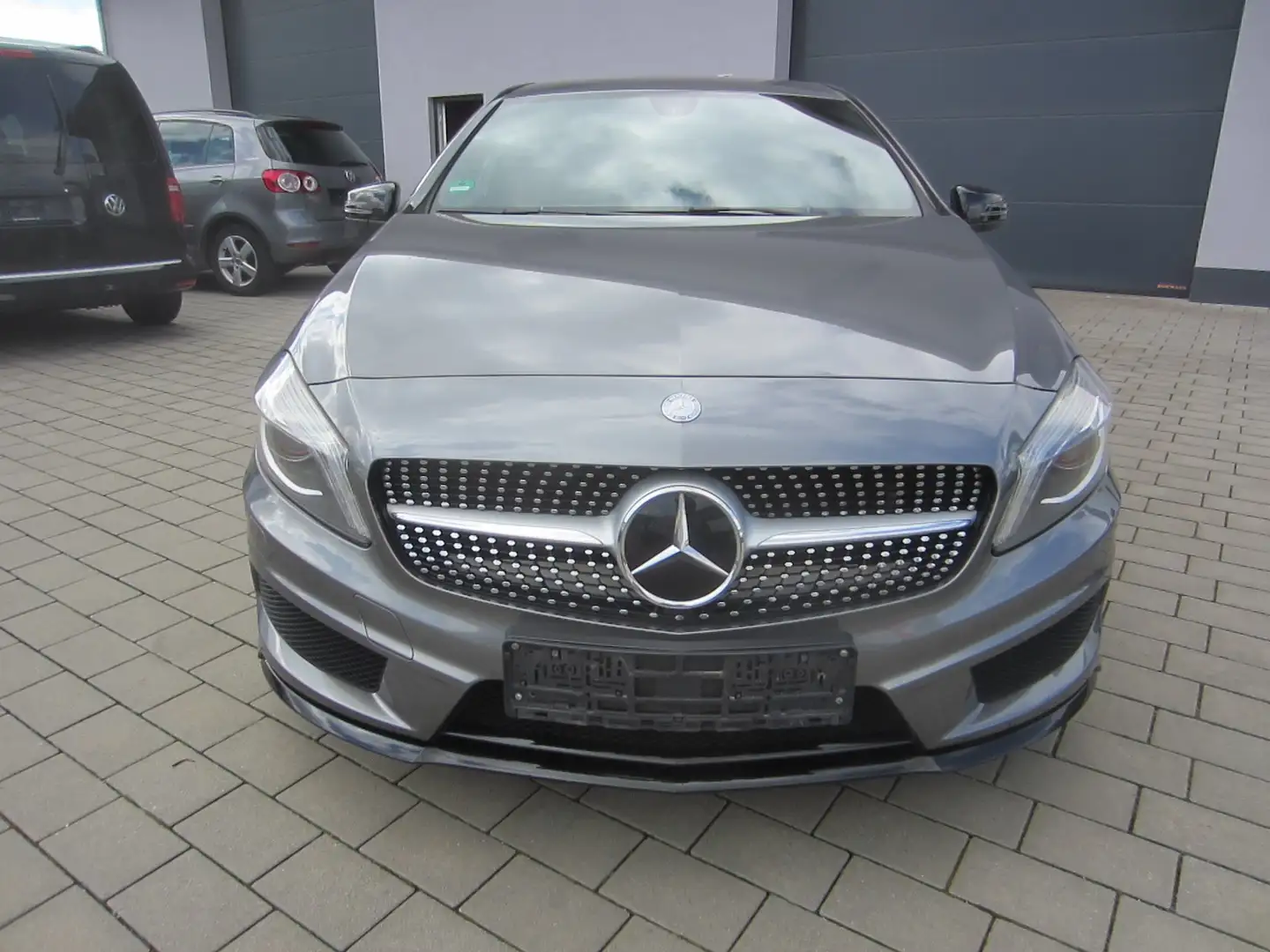Mercedes-Benz A 250 A 250 AMG Sport ,Kamera,SH,Navi Šedá - 2
