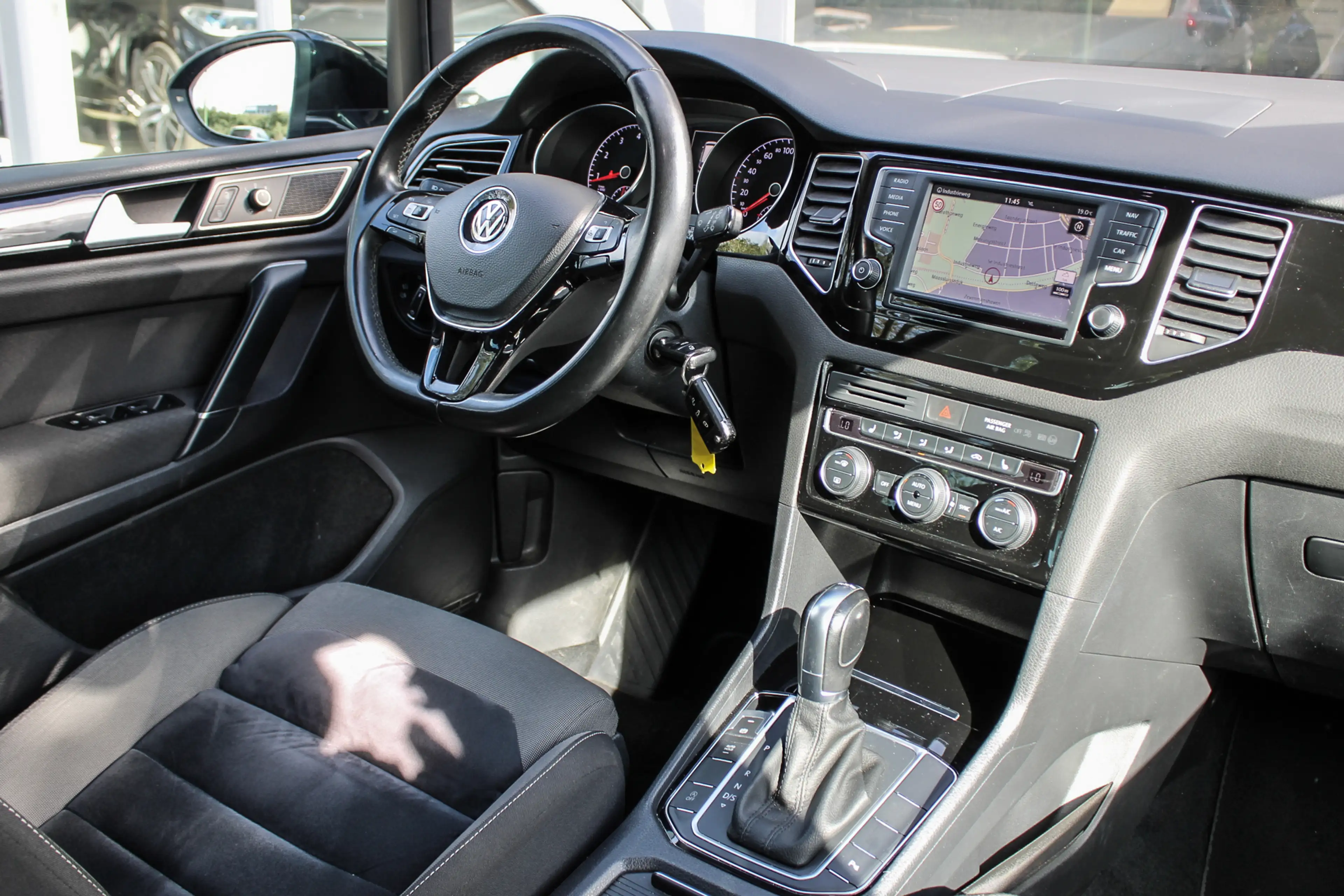 Volkswagen Golf Sportsvan 1.4 TSI Highline NAVI XENON CAMERA DSG — photo 16