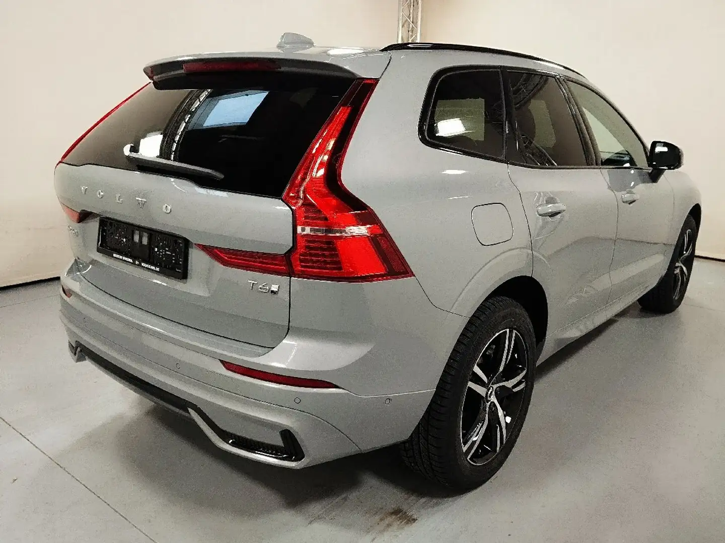Volvo XC60 T6 Recharge AWD Plus Dark 19"+VOLL-LED+360° Grau - 2