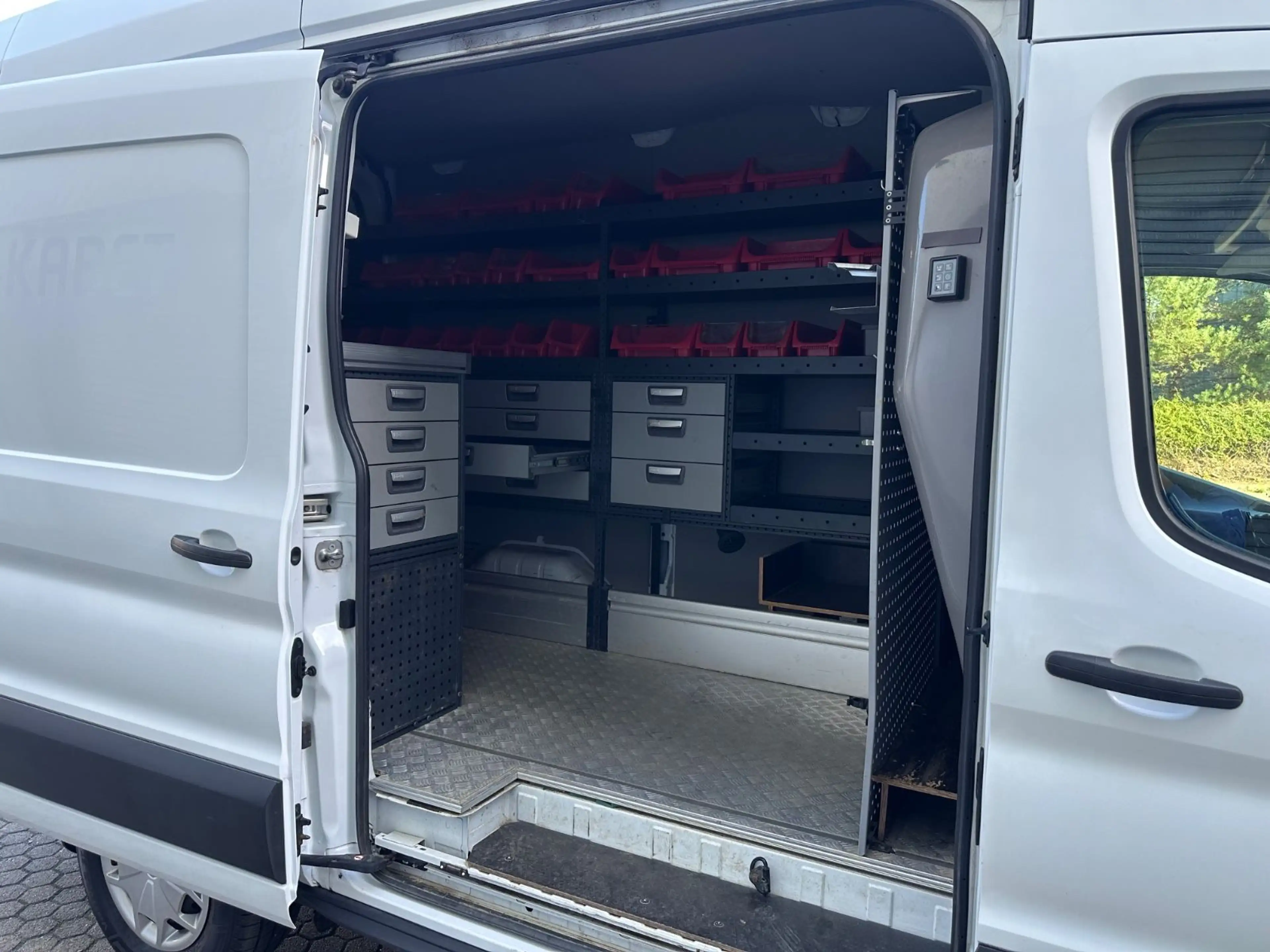 Ford Transit 2.0TDCi Kasten 350 L2H3*AWD*4x4*Regale* — photo 5