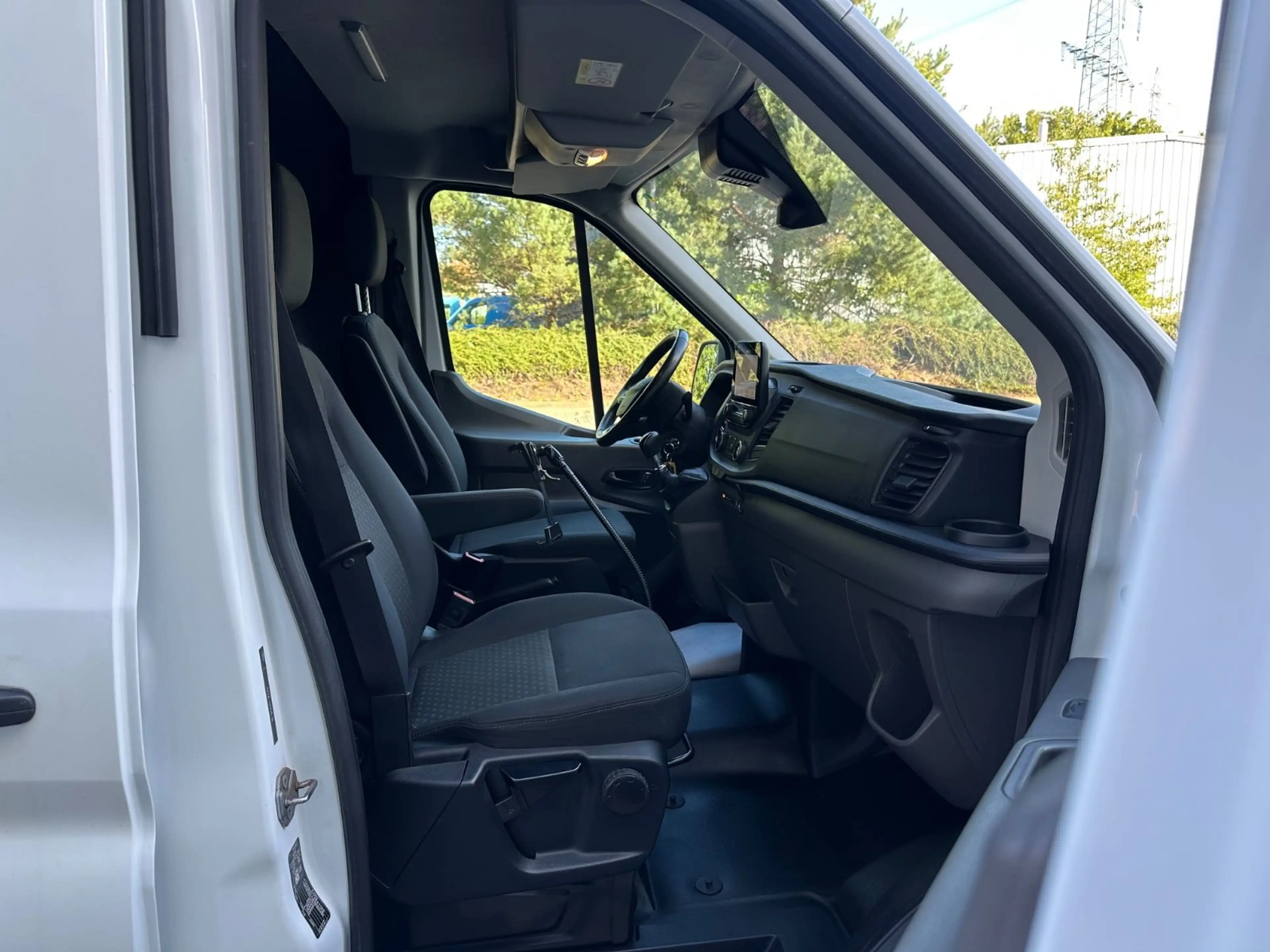 Ford Transit 2.0TDCi Kasten 350 L2H3*AWD*4x4*Regale* — photo 11