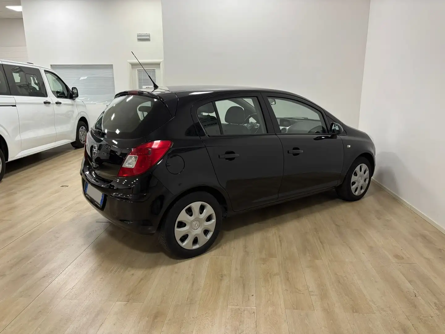 Opel Corsa Corsa IV 2010 5p 1.2 Ecotec 85cv Schwarz - 2