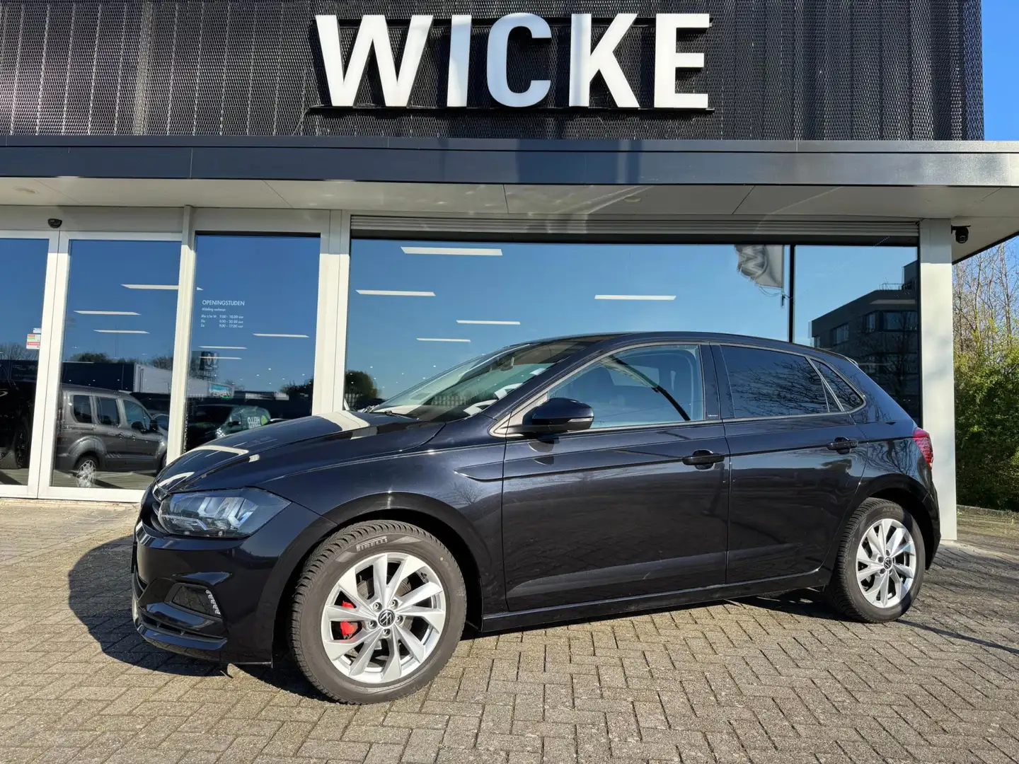Volkswagen Polo 1.0 TSI Comfortline DSG Navigatie DAB+ 2021 95 PK Zwart - 1