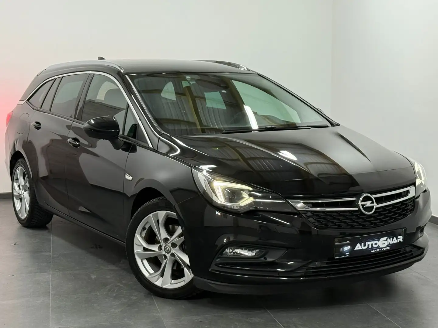 Opel Astra 1.6 CDTi Euro6 - Led - Navi - Carnet Black - 1