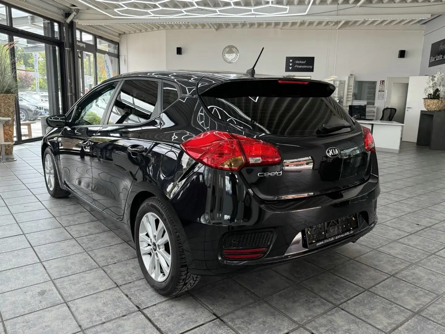 Kia Ceed / cee'd Edition 7, Klima, Sitz & Lenkradheizung Schwarz - 2