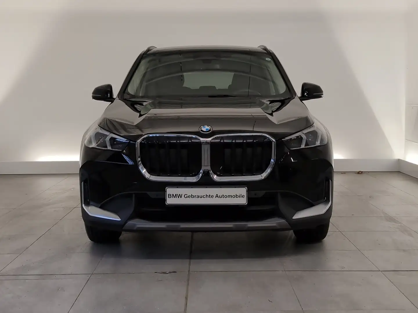 BMW X1 sDrive18d AHK/DAB/SHZ/HeadUp Schwarz - 2
