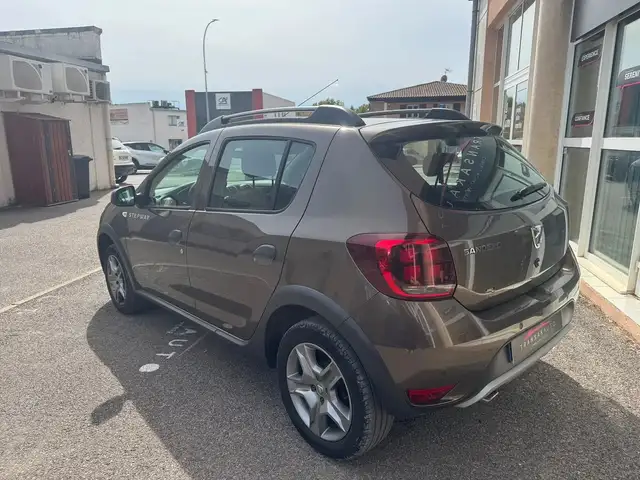Dacia Sandero view 5