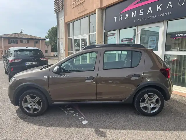 Dacia Sandero view 8