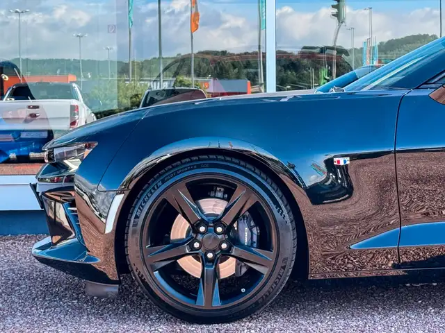 Chevrolet Camaro view 9