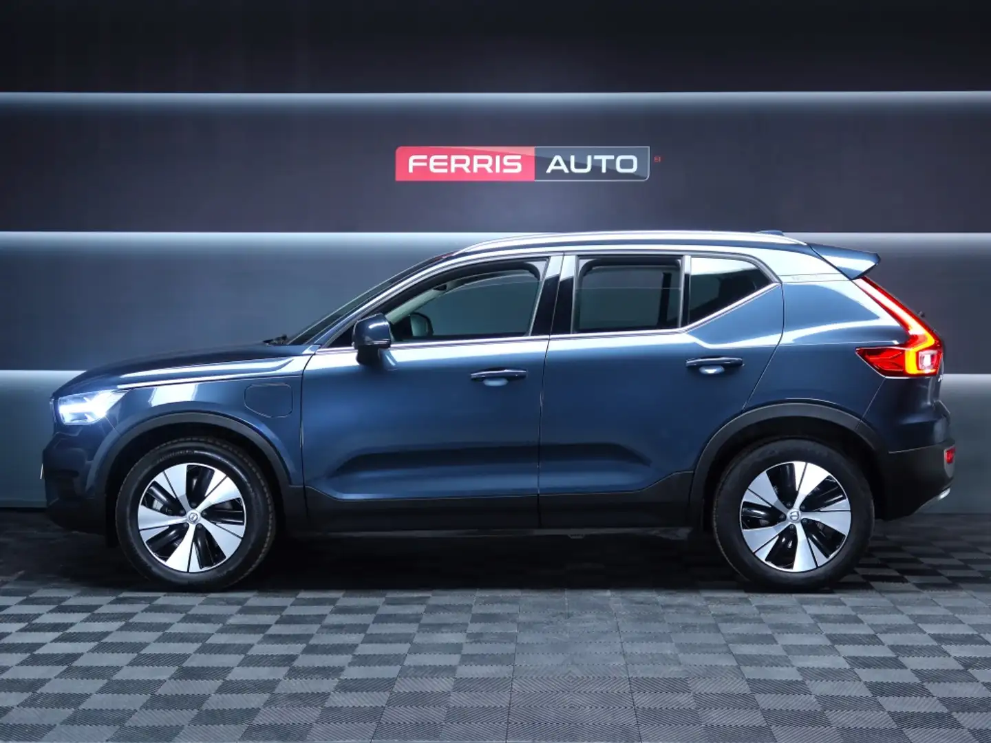 Volvo XC40 T4 Recharge Plus Dark Aut. Blauw - 2