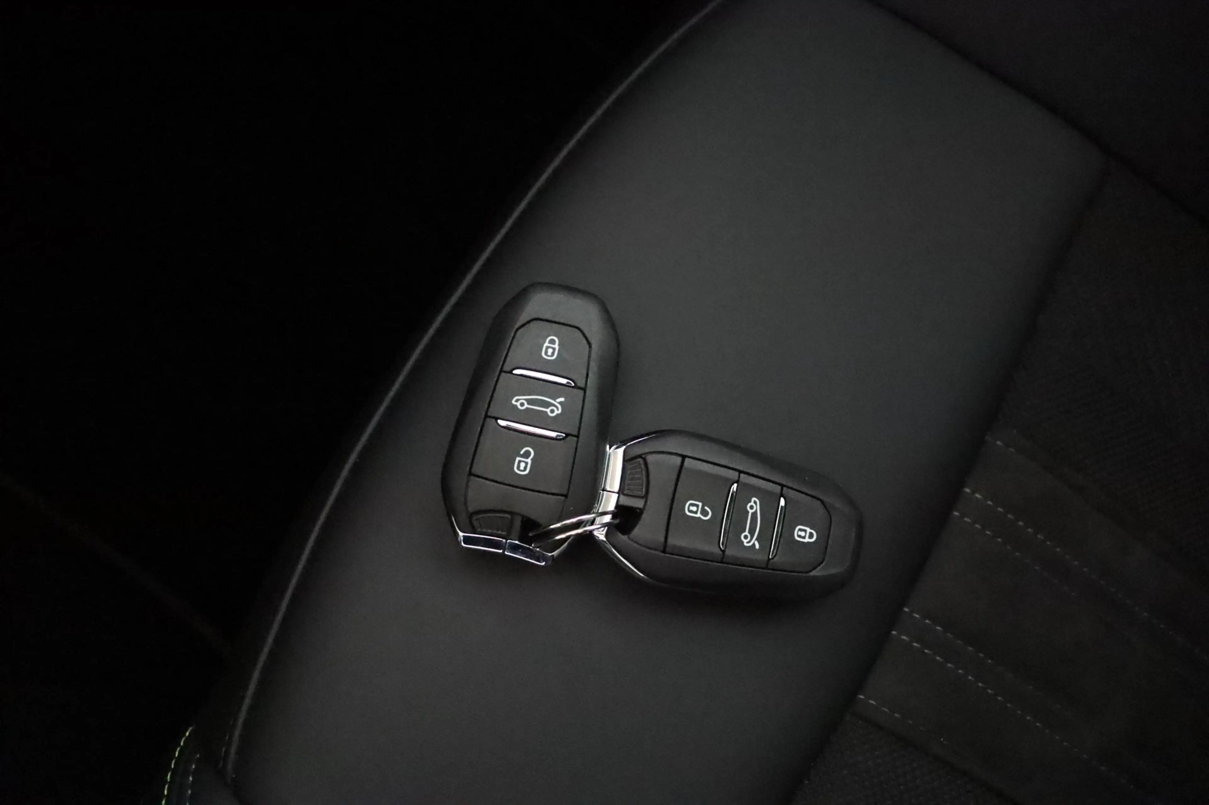 Peugeot 308 SW 1.6 Plug-in Hybrid 195PK GT — photo 11