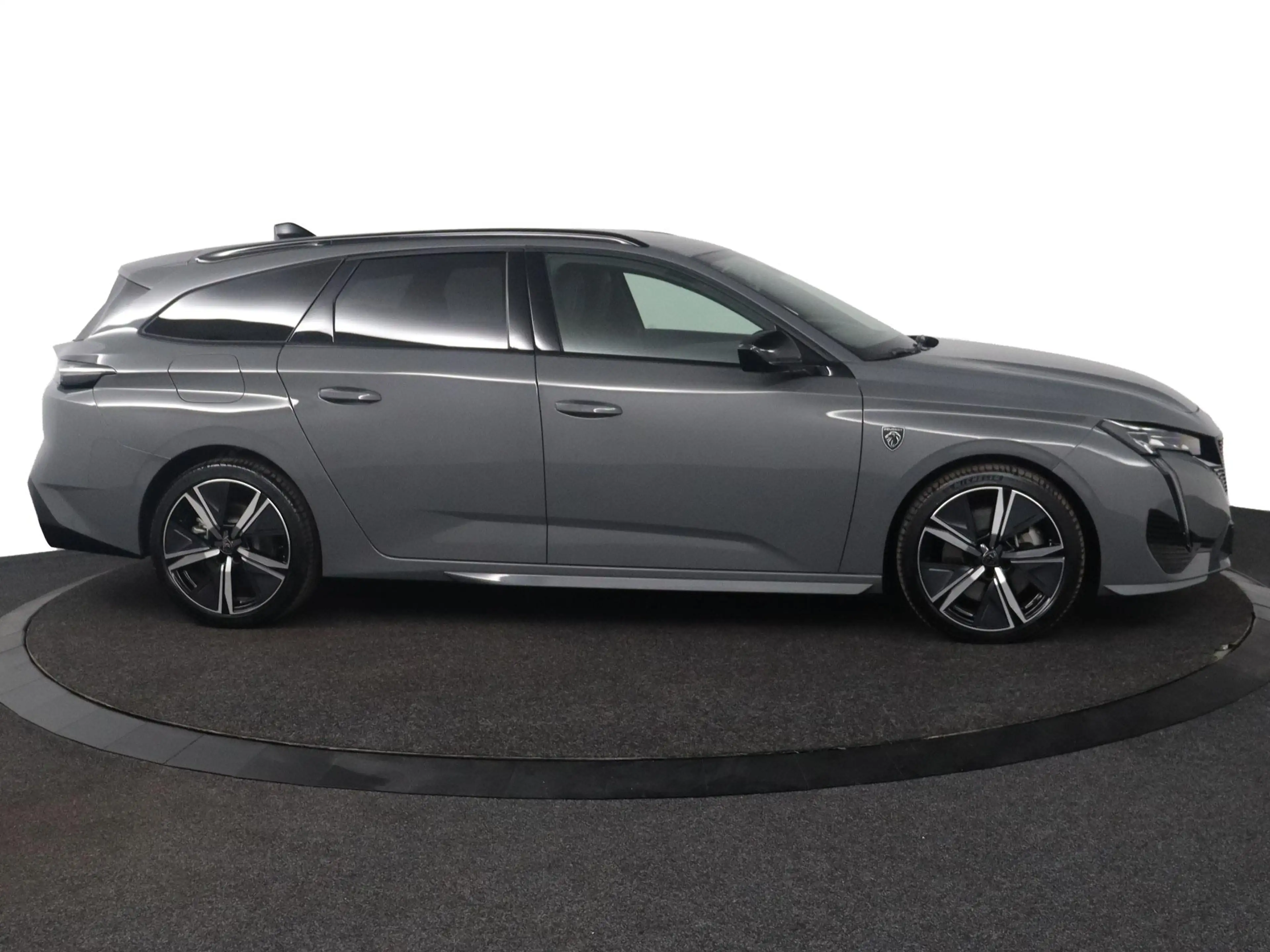 Peugeot 308 SW 1.6 Plug-in Hybrid 195PK GT — photo 13