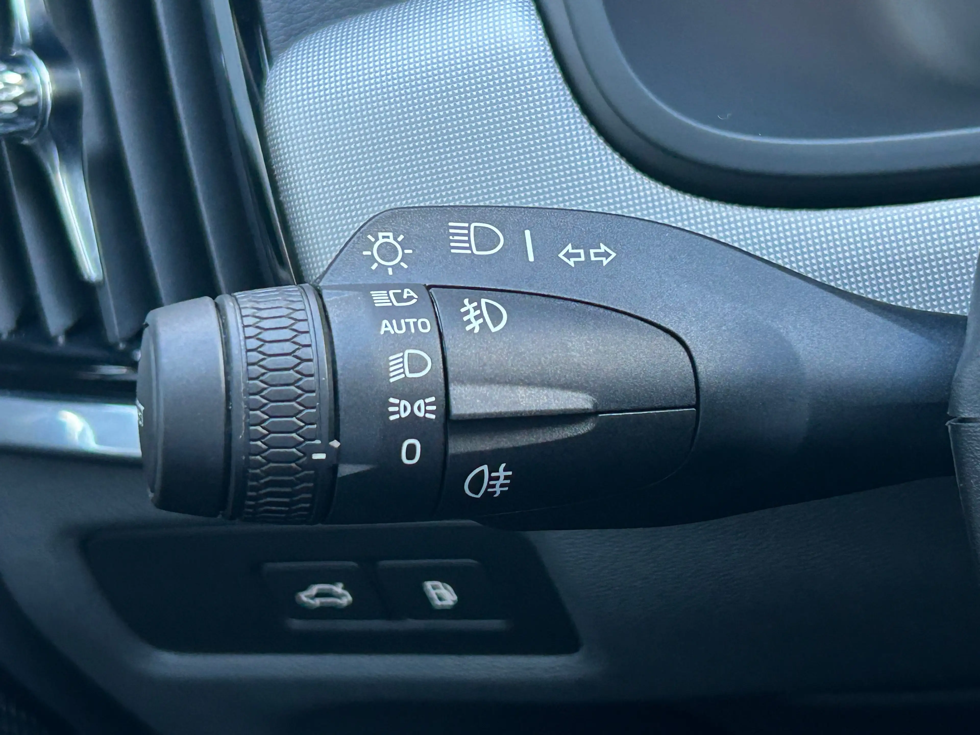 Volvo V90 2.0 T8 Plug-in hybrid AWD Ultra Dark | Luchtvering — photo 19
