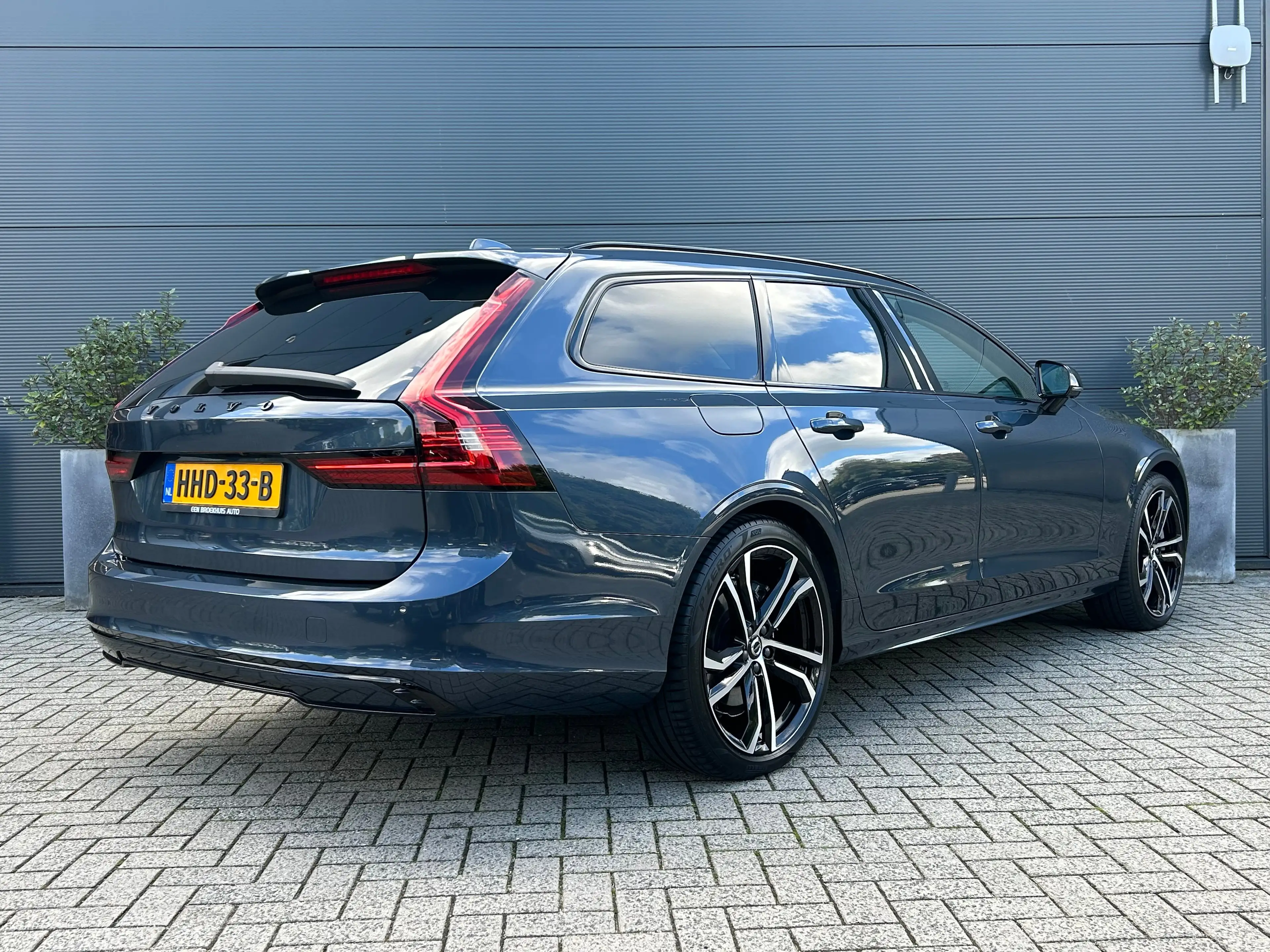 Volvo V90 2.0 T8 Plug-in hybrid AWD Ultra Dark | Luchtvering — photo 2