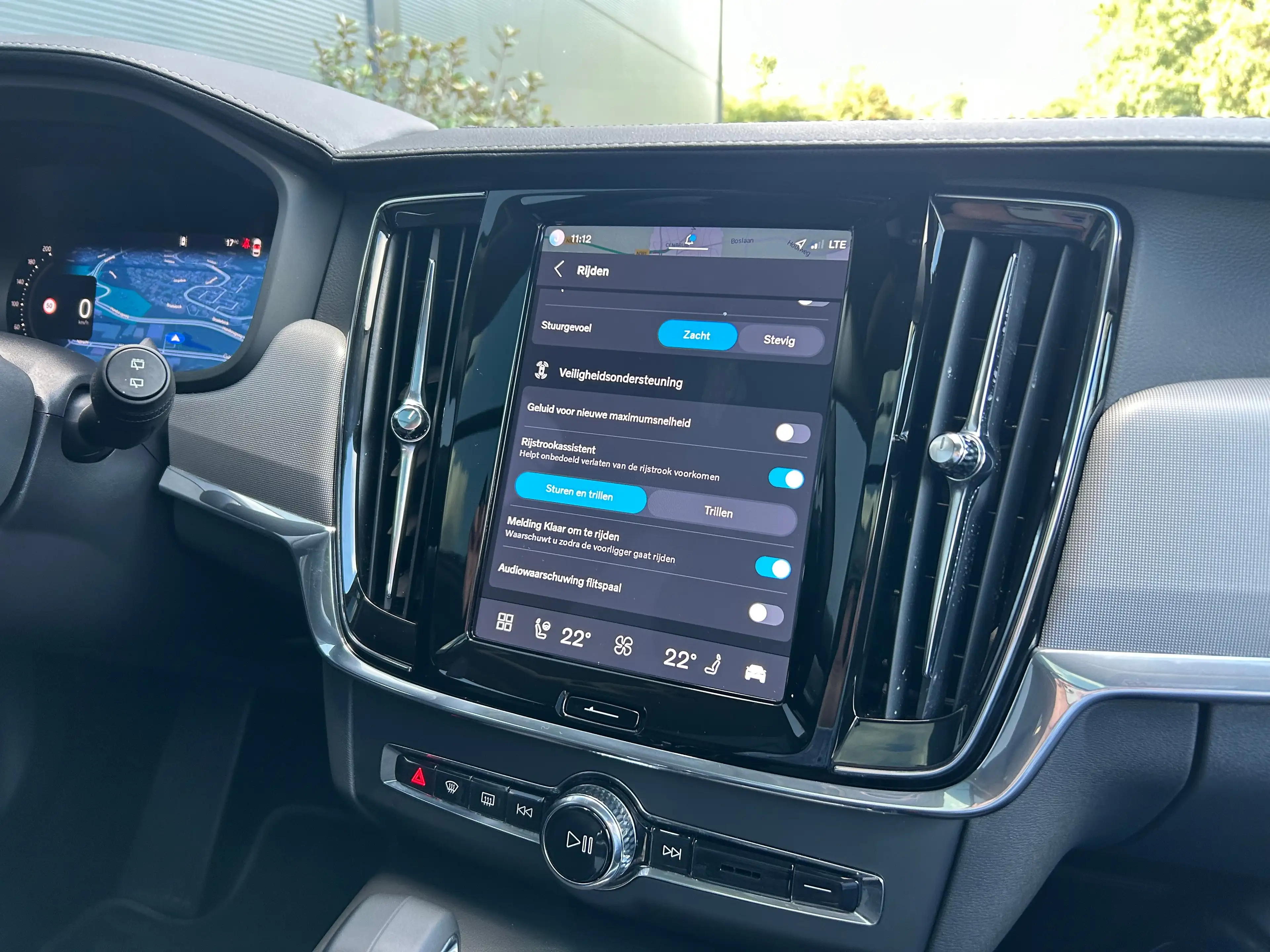 Volvo V90 2.0 T8 Plug-in hybrid AWD Ultra Dark | Luchtvering — photo 36