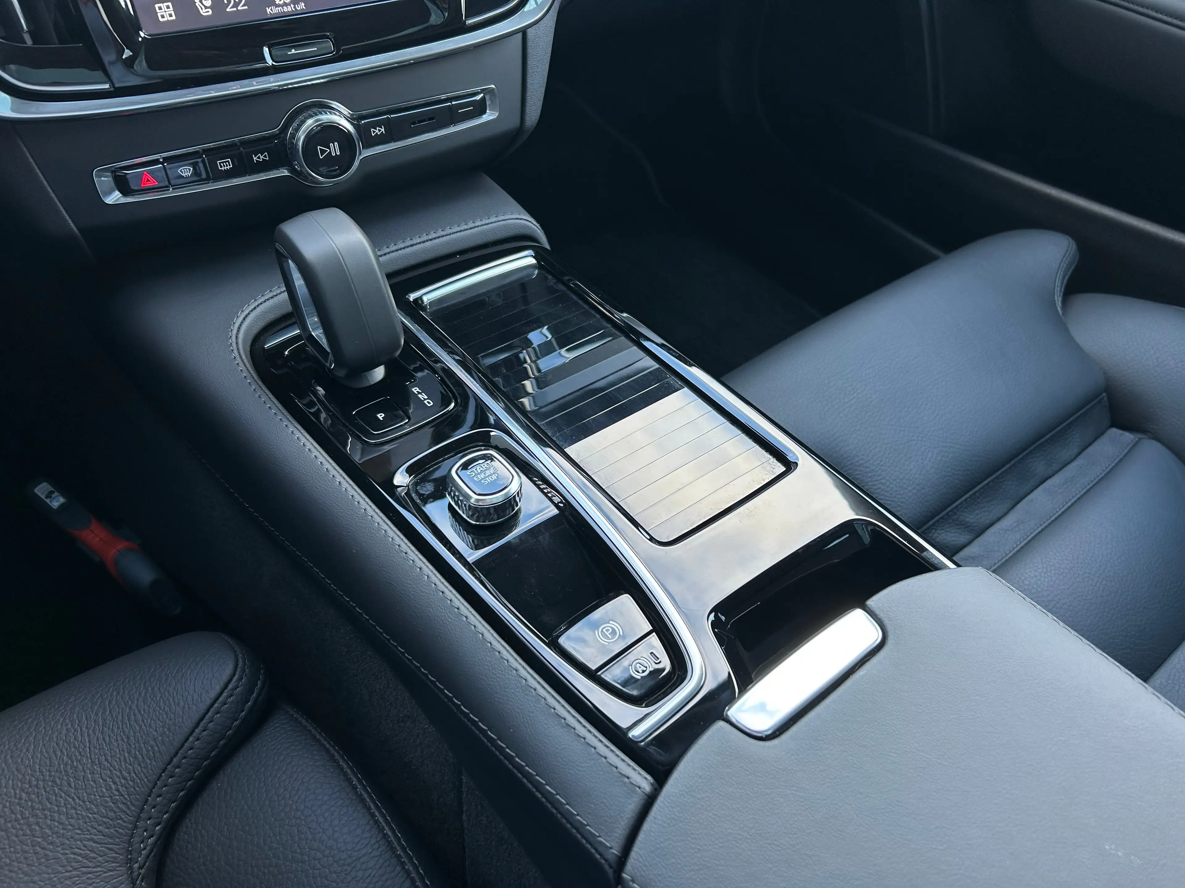 Volvo V90 2.0 T8 Plug-in hybrid AWD Ultra Dark | Luchtvering — photo 9