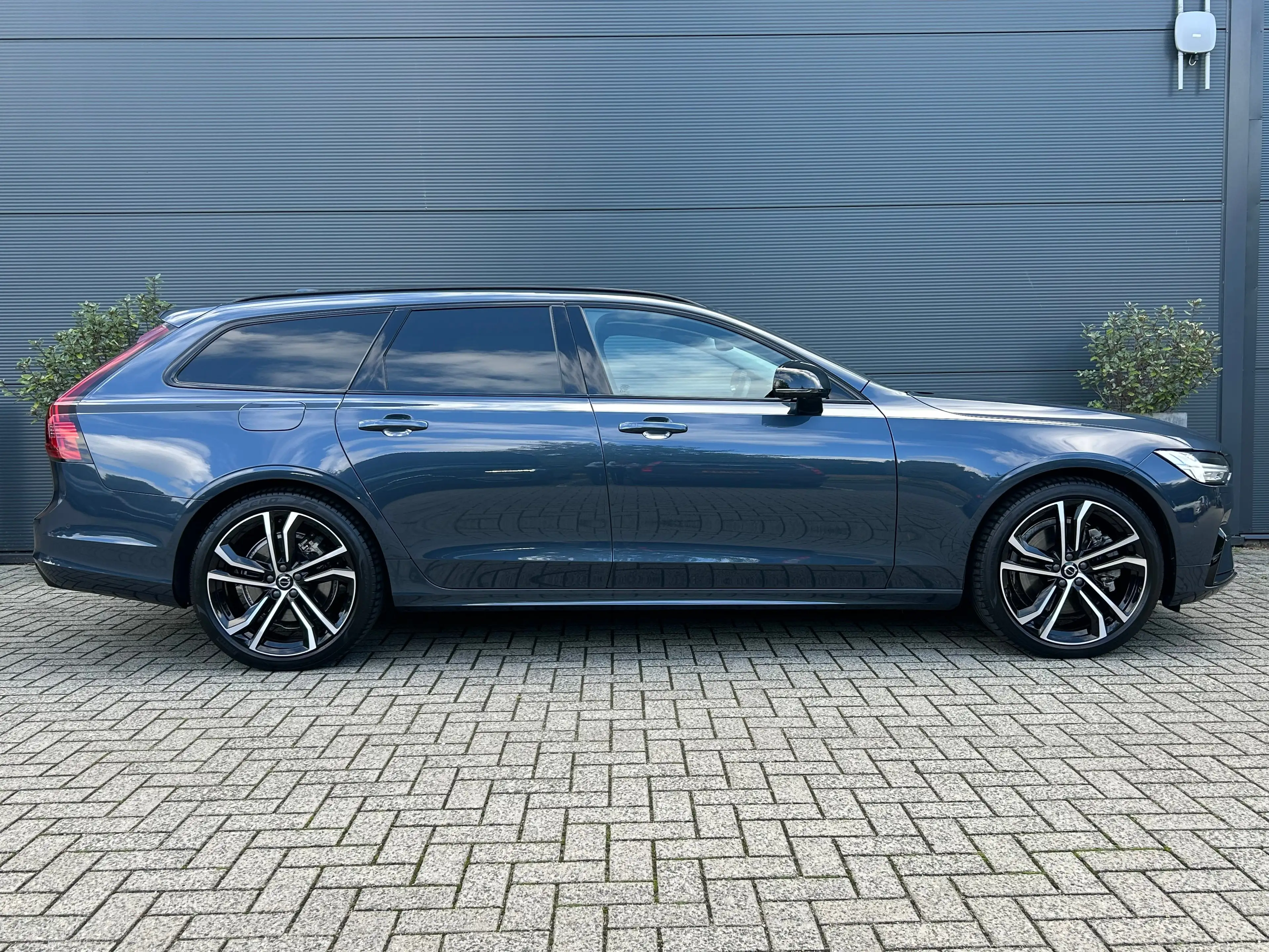 Volvo V90 2.0 T8 Plug-in hybrid AWD Ultra Dark | Luchtvering — photo 3