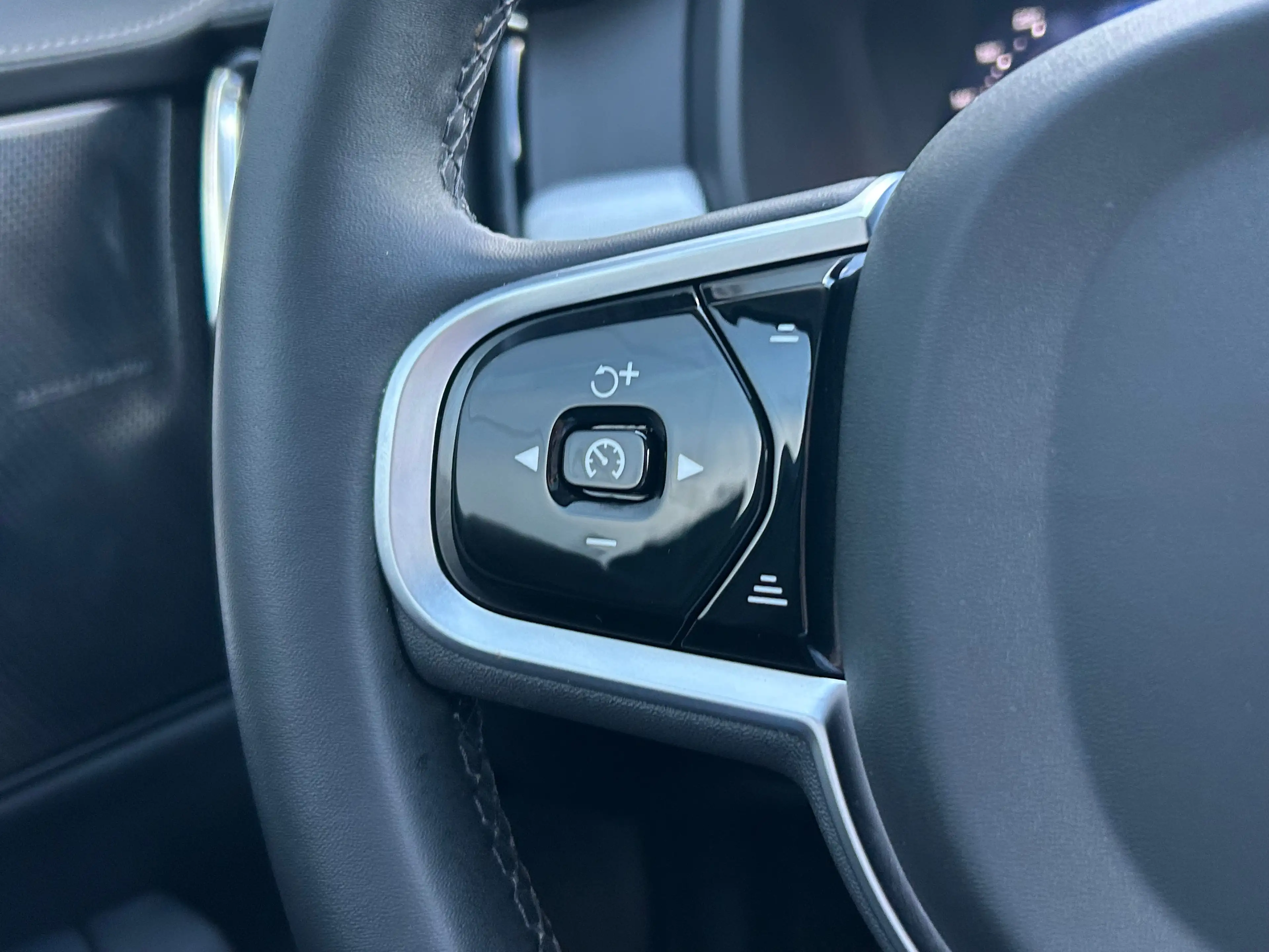 Volvo V90 2.0 T8 Plug-in hybrid AWD Ultra Dark | Luchtvering — photo 17