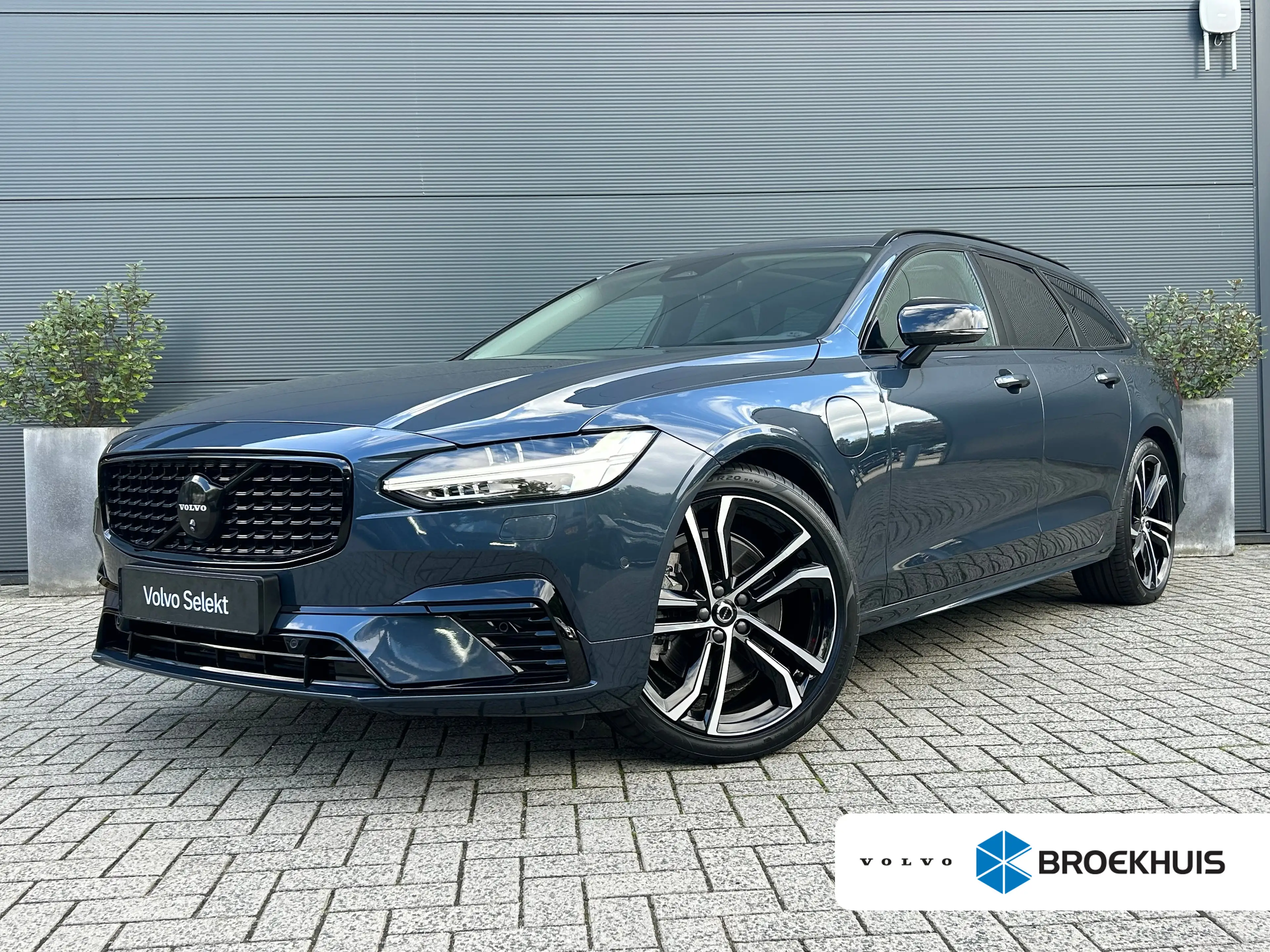 Volvo V90 2.0 T8 Plug-in hybrid AWD Ultra Dark | Luchtvering