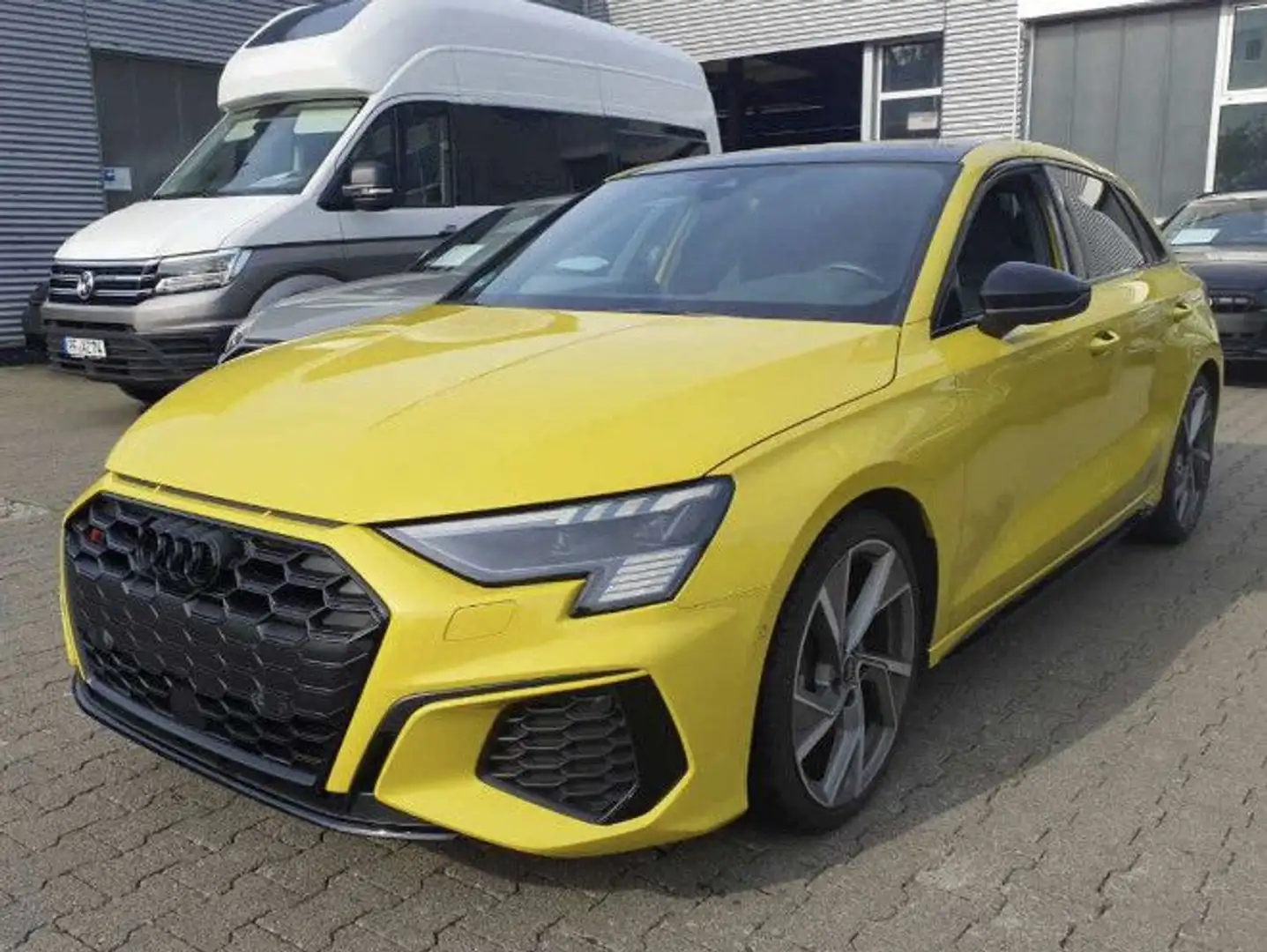 Audi S3 2.0 TFSI quattro edition one VC*B&O*OptikSchw Jaune - 1