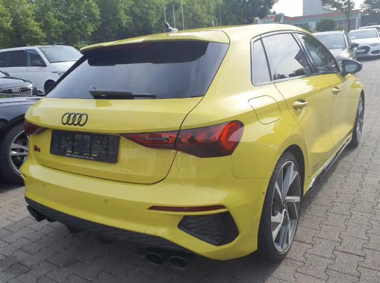 Audi S3 2.0 TFSI quattro edition one VC*B&O*OptikSchw Jaune - 2