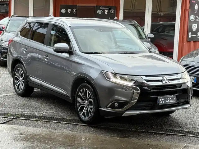 Mitsubishi Outlander 2.2 Instyle Plus-uniprDiam.Pack-4x4- 7p.ti-unipro