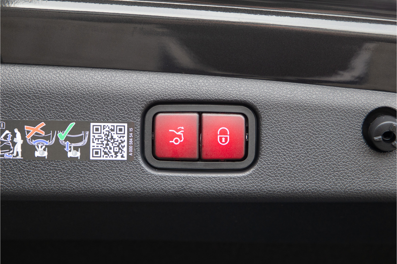 Mercedes-Benz E 400 e 4MATIC AMG Premium Plus, Hyperscreen, Pano, Lede — photo 32