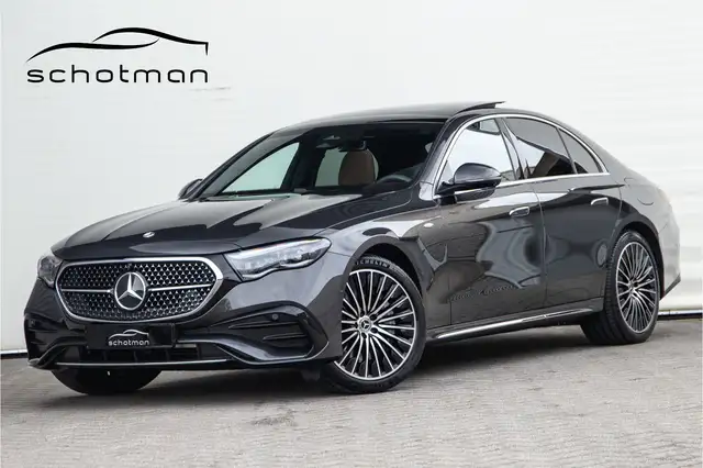 Mercedes-Benz E 400 e 4MATIC AMG Premium Plus, Hyperscreen, Pano, Lede