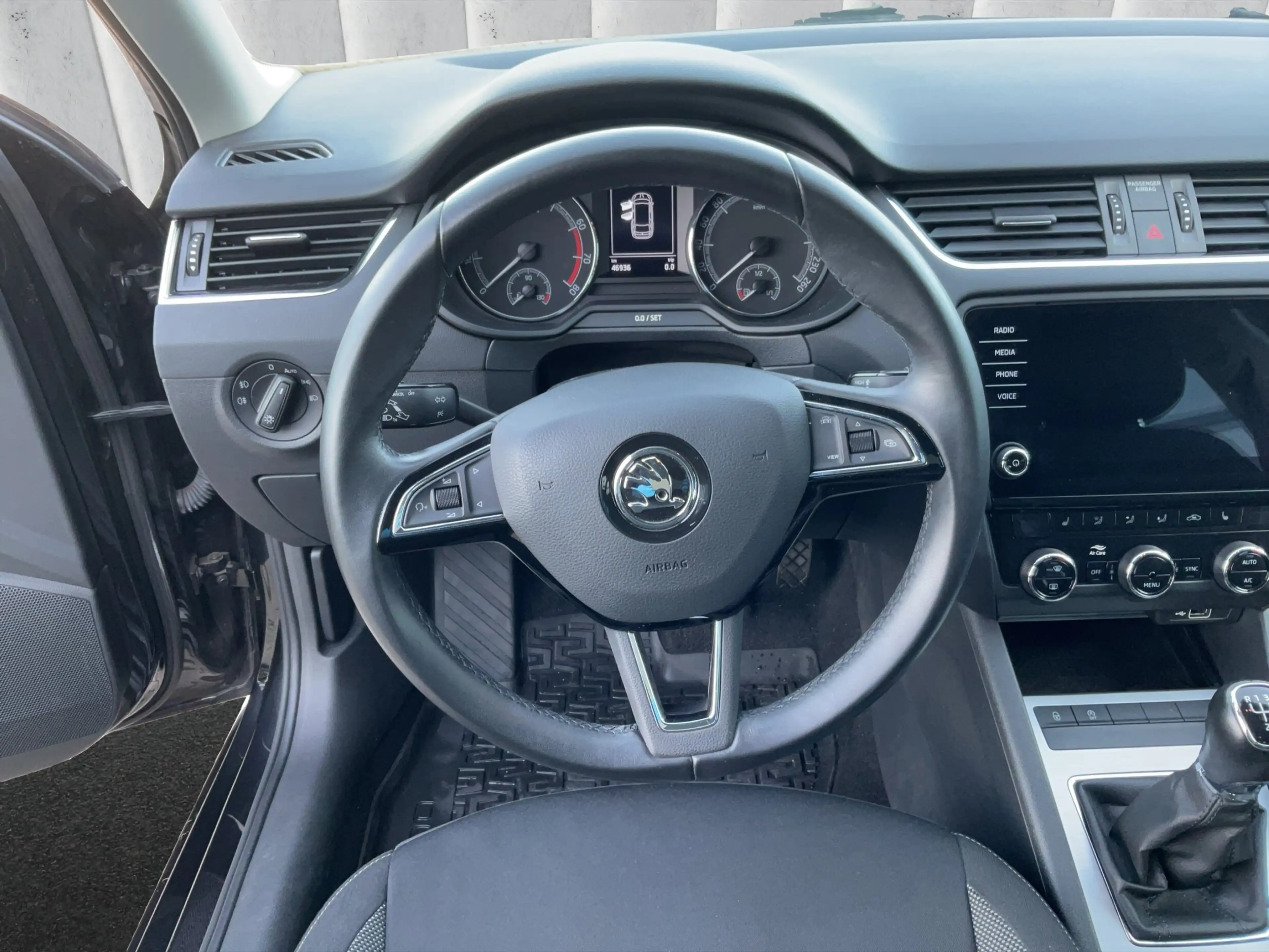 Skoda Octavia 1.0 TSI Tour — photo 13