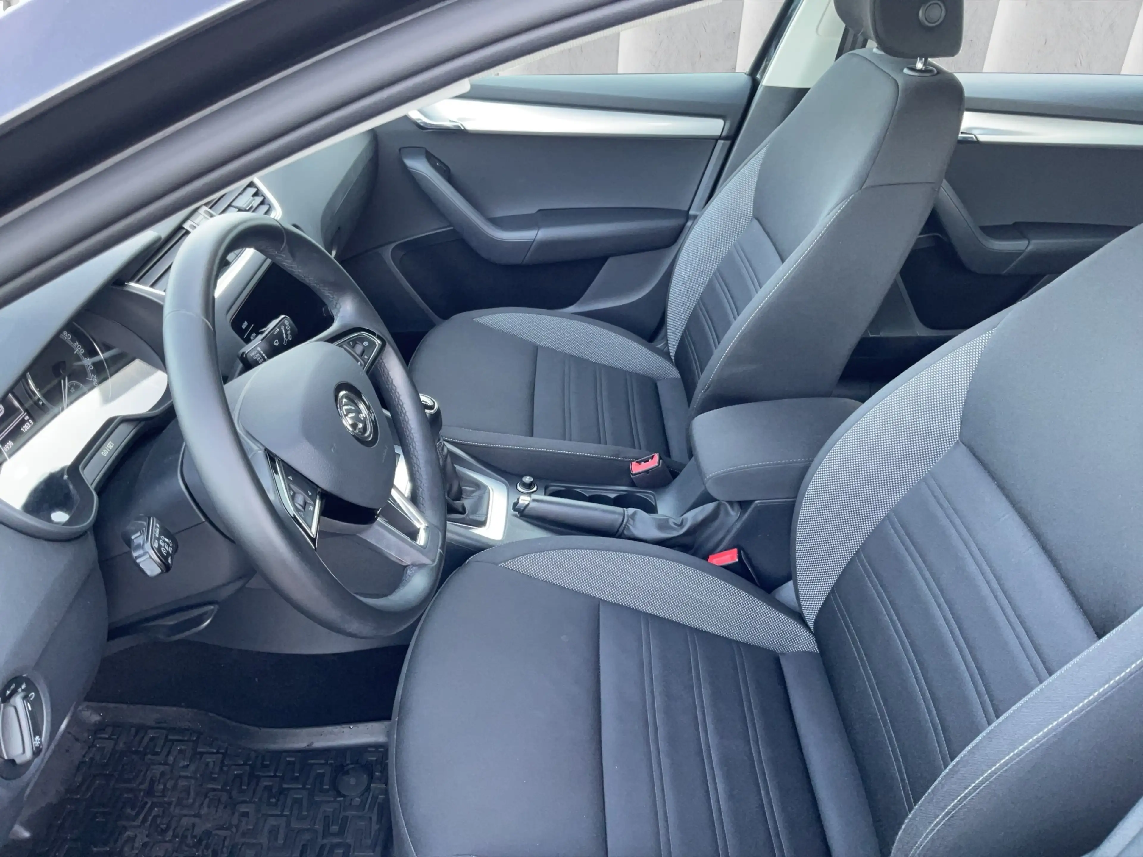 Skoda Octavia 1.0 TSI Tour — photo 10