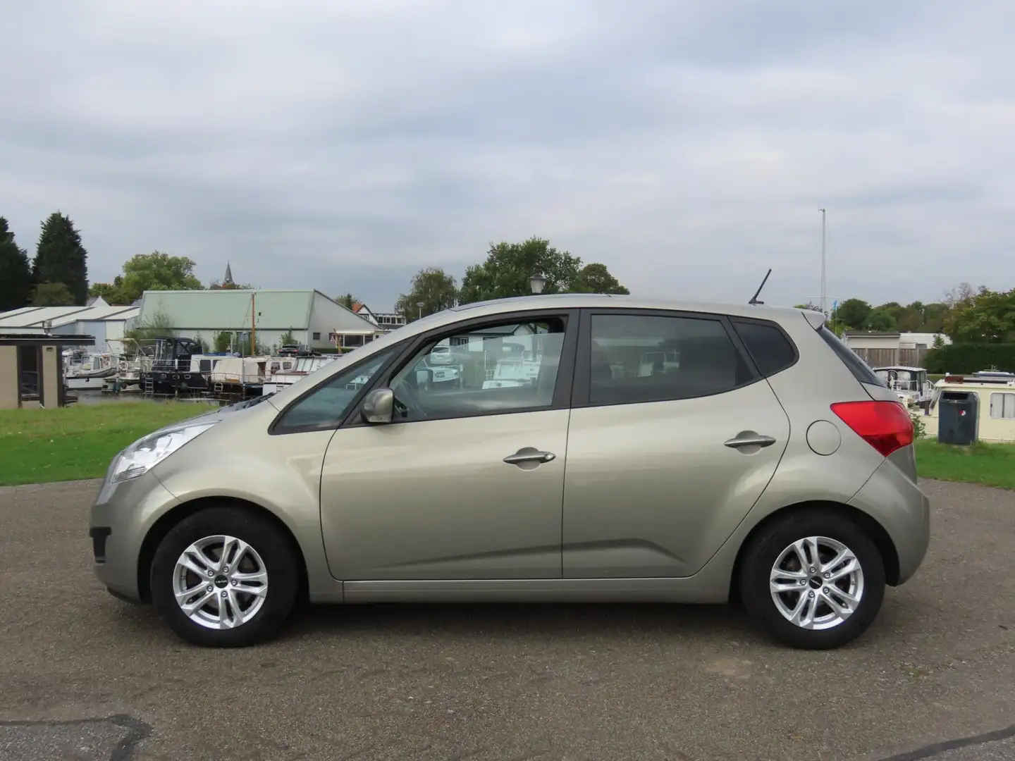 Kia Venga 1.6 CVVT World Cup Edition *Pano *Navi *Camera *Cr Grijs - 2