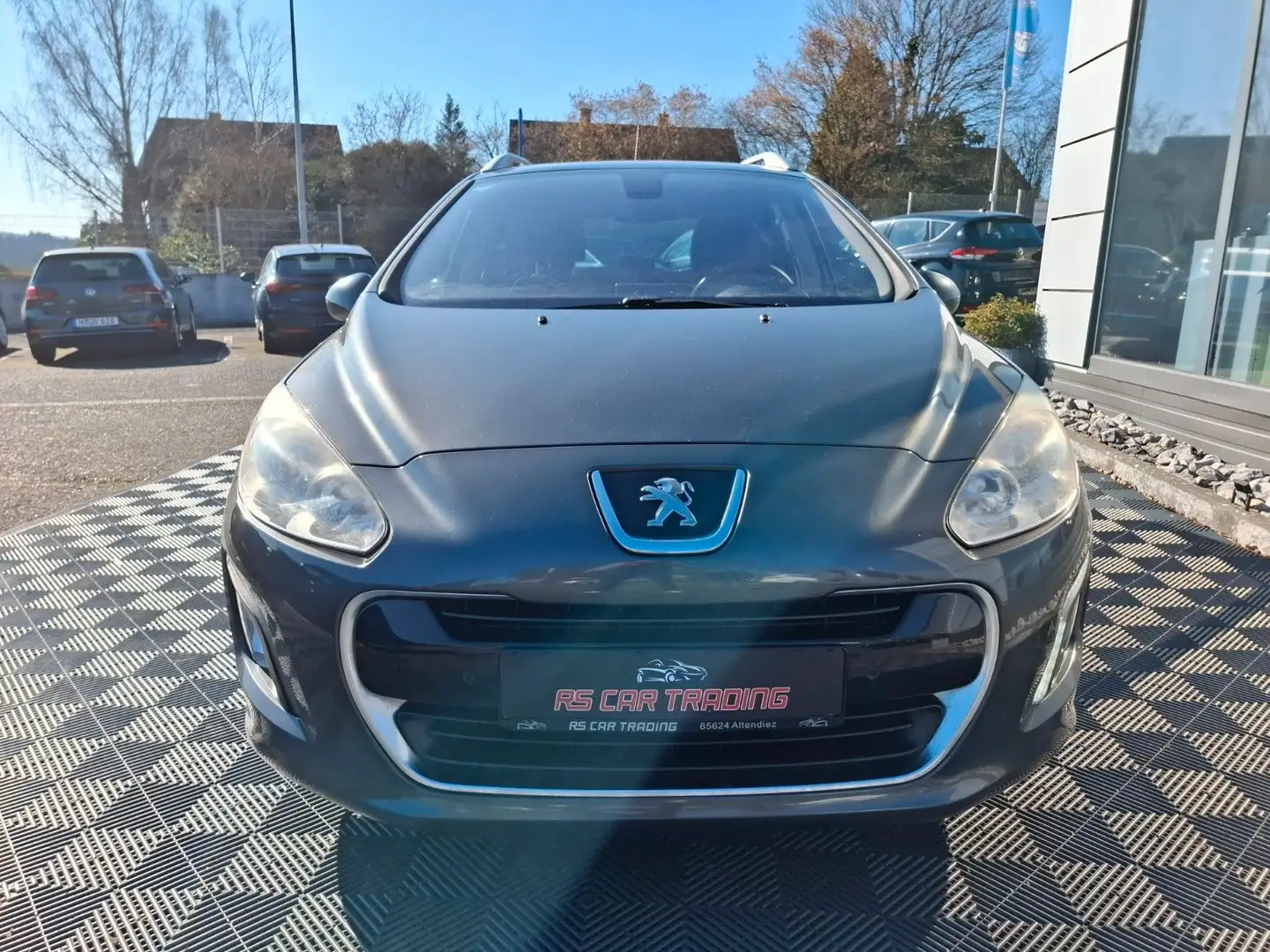 Peugeot 308 SW Allure*Panorama*Alu*Navi*2-Hand* Šedá - 2