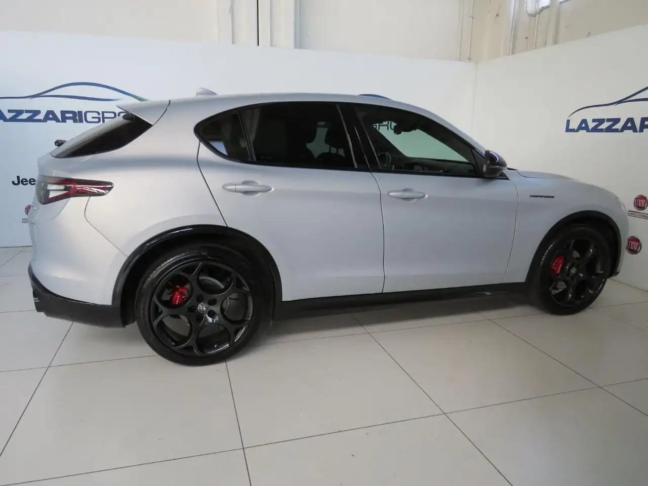 Alfa Romeo Stelvio 2023 — фото 6