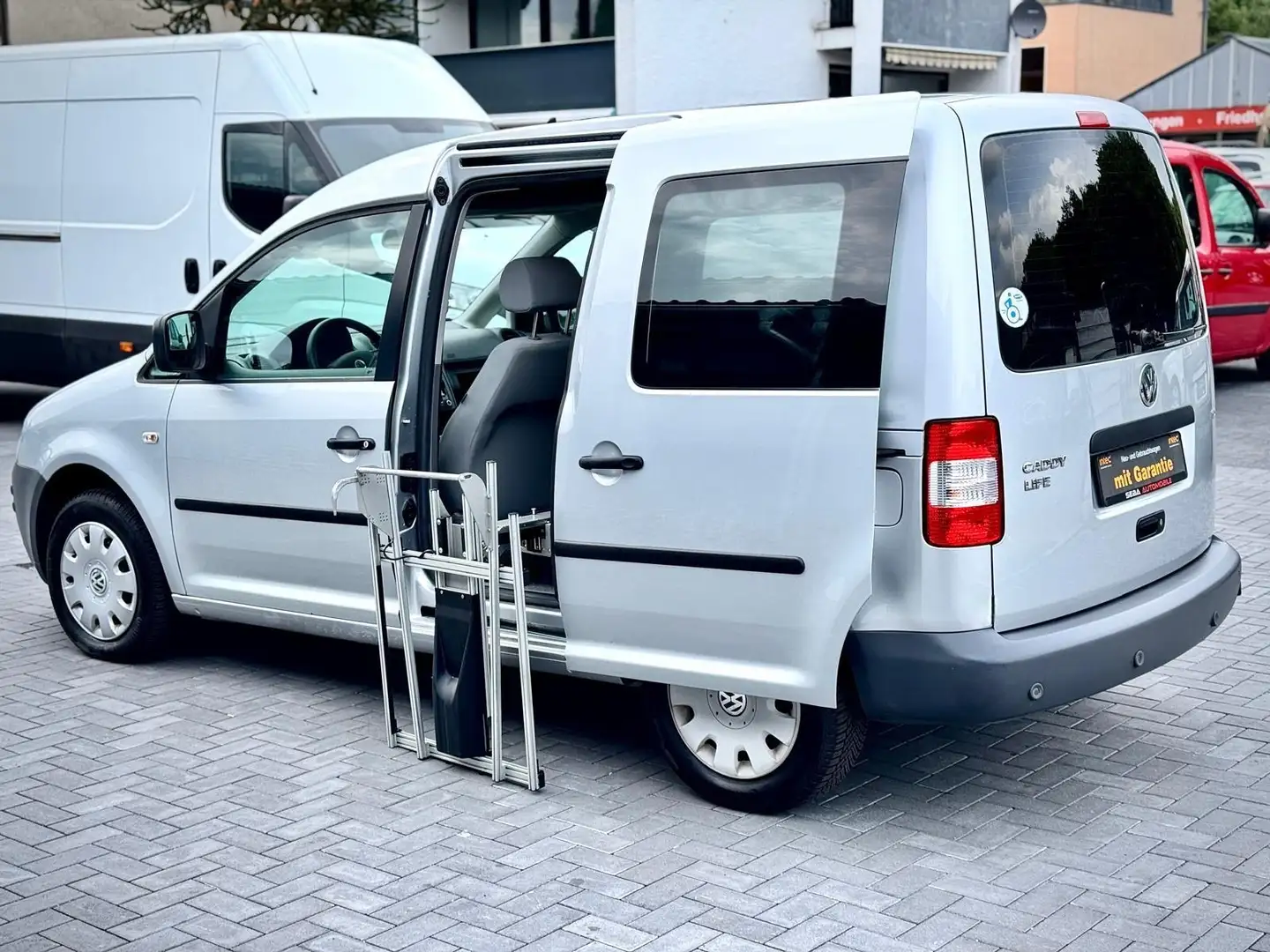 Volkswagen Caddy 'Behindertengerecht-Ladeboy S2-Aktiv' Argent - 2