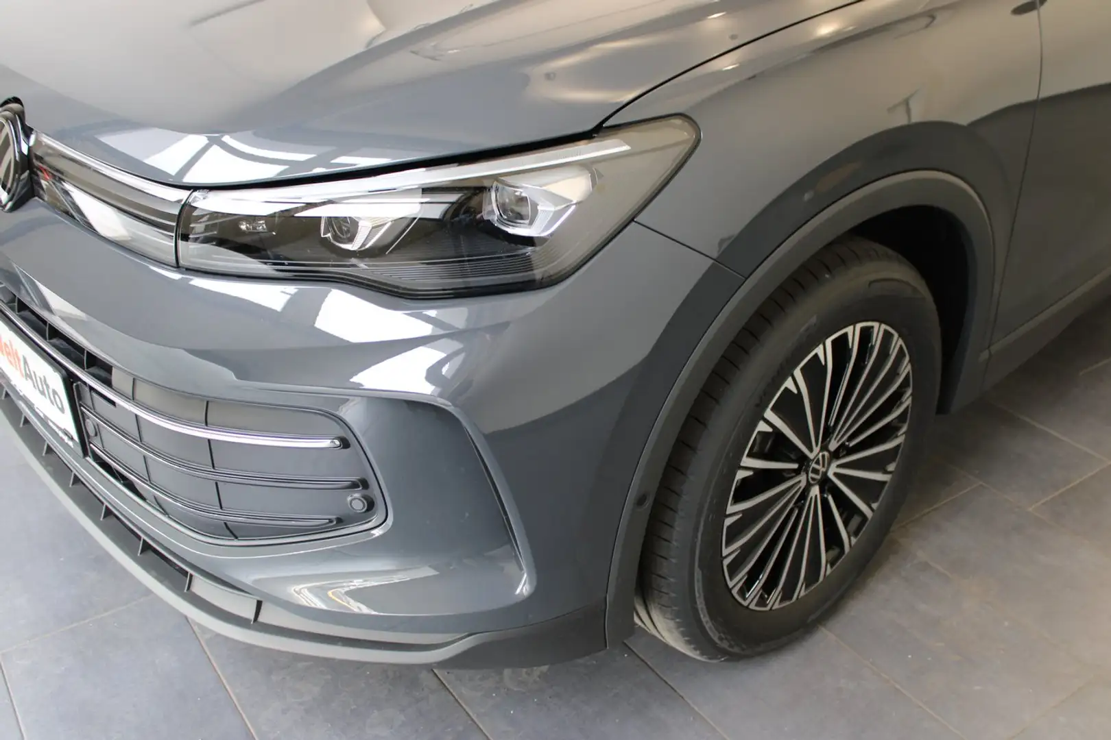 Volkswagen Tiguan Friends TDI DSG Grau - 2