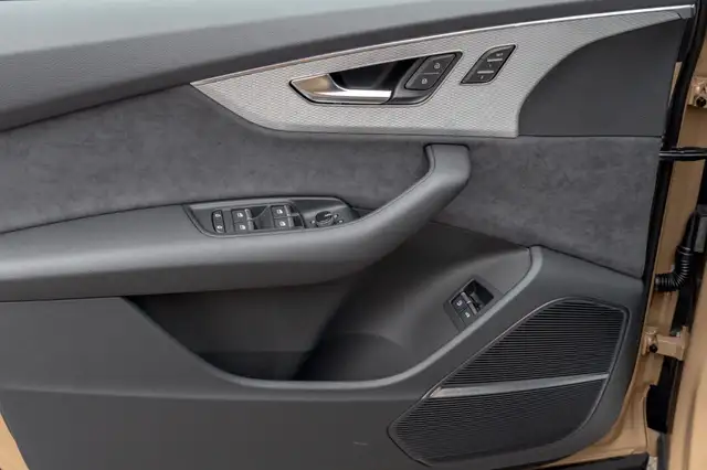 Audi Q7 view 23