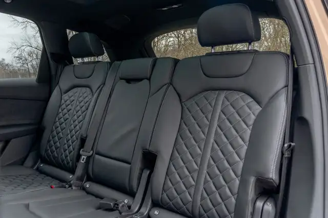 Audi Q7 view 30